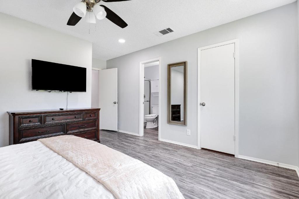 6807 Skynook Dr, Austin, TX 78745