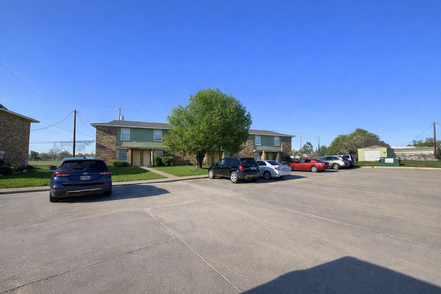 300 Meadow Dr, Rockdale, TX 76567