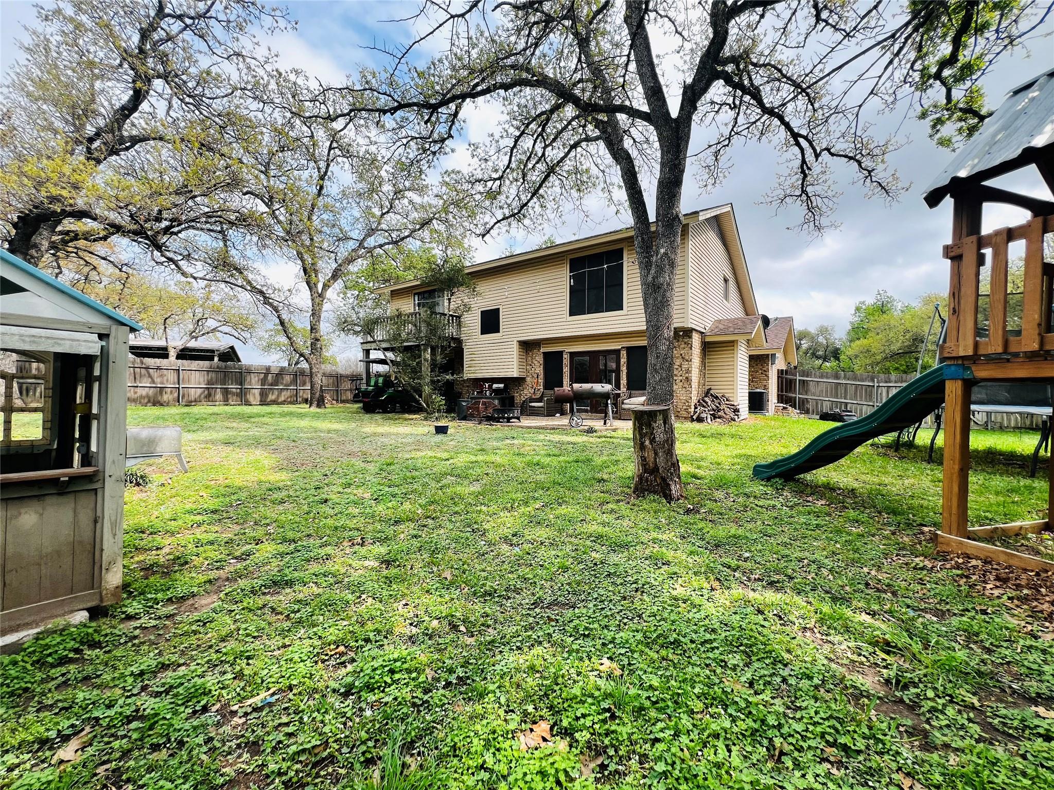 1904 N Hoover Ave, Cameron, TX 76520