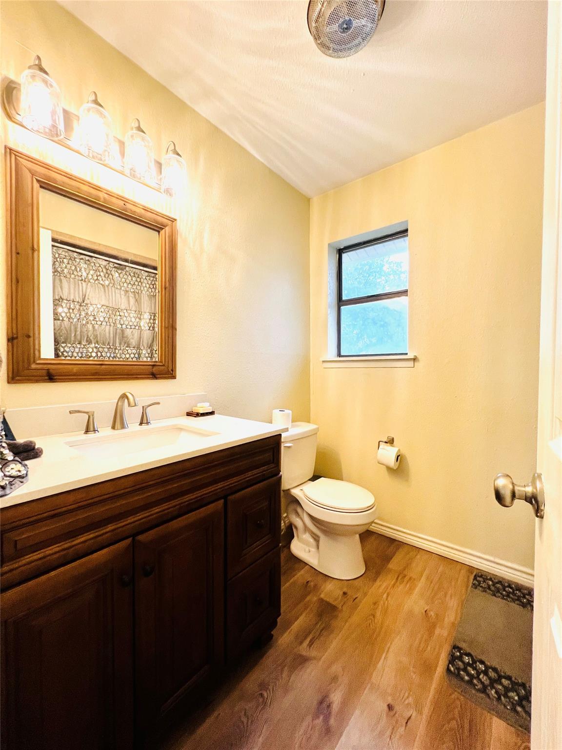 1904 N Hoover Ave, Cameron, TX 76520