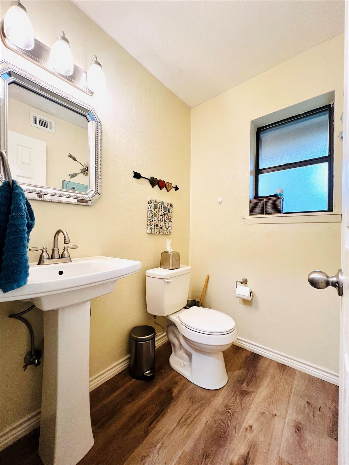 1904 N Hoover Ave, Cameron, TX 76520