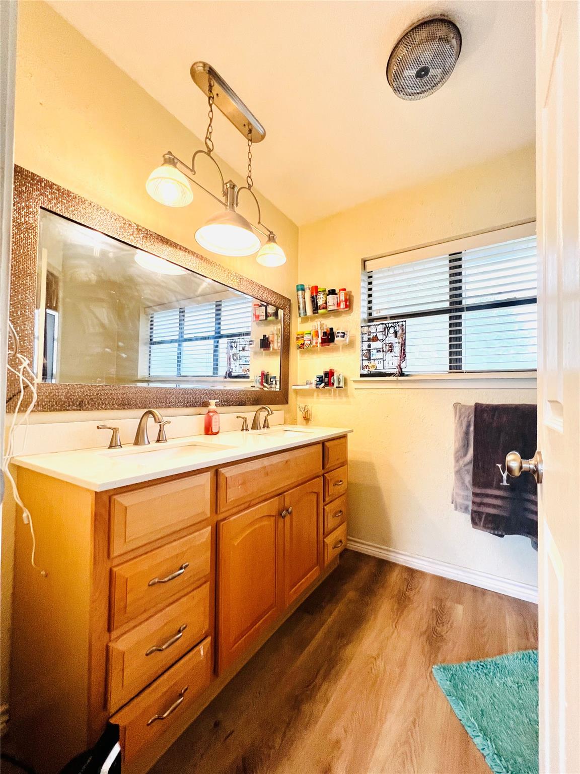 1904 N Hoover Ave, Cameron, TX 76520