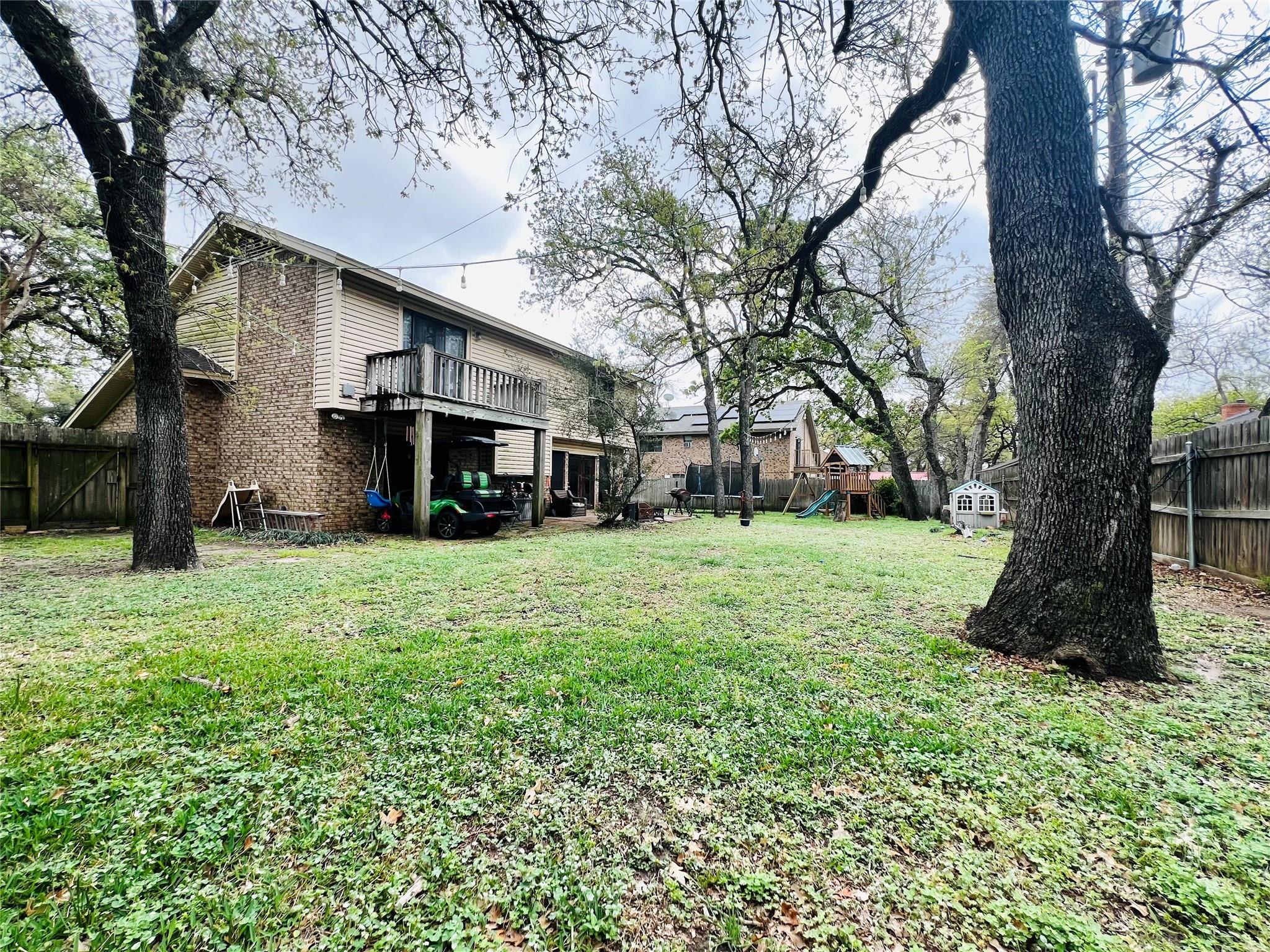 1904 N Hoover Ave, Cameron, TX 76520