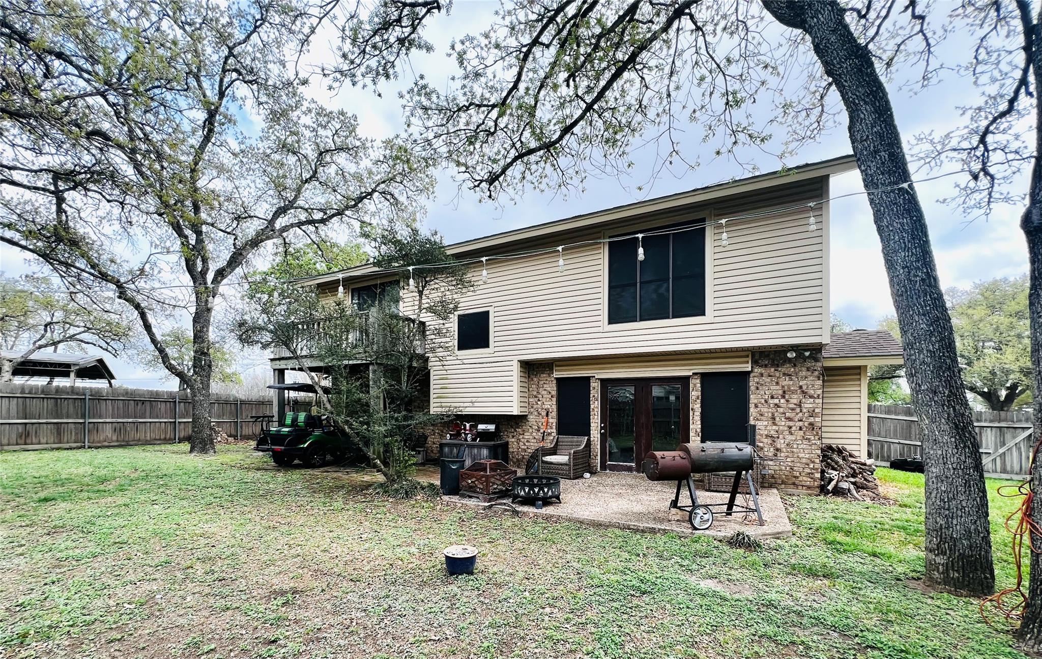 1904 N Hoover Ave, Cameron, TX 76520