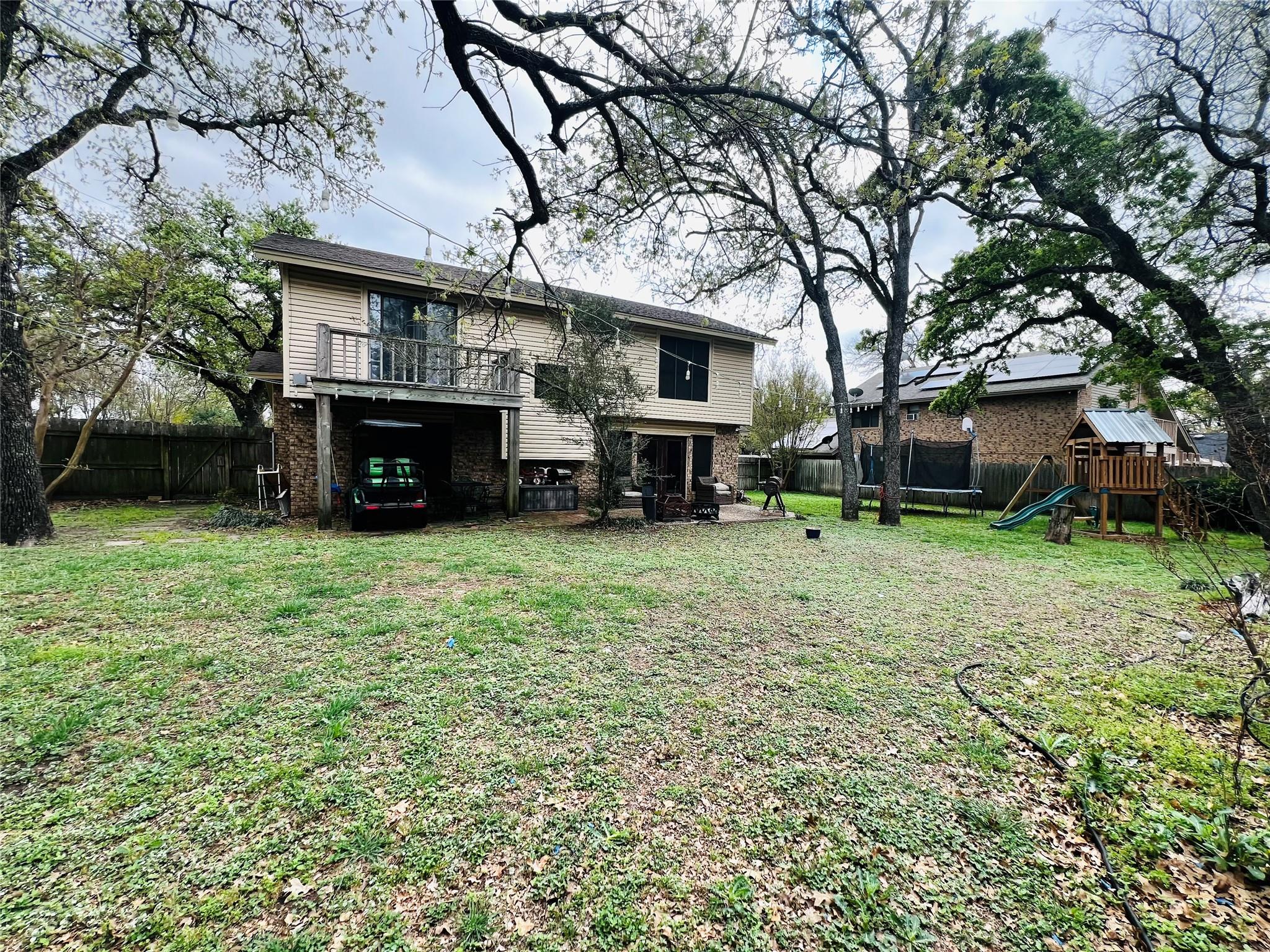 1904 N Hoover Ave, Cameron, TX 76520