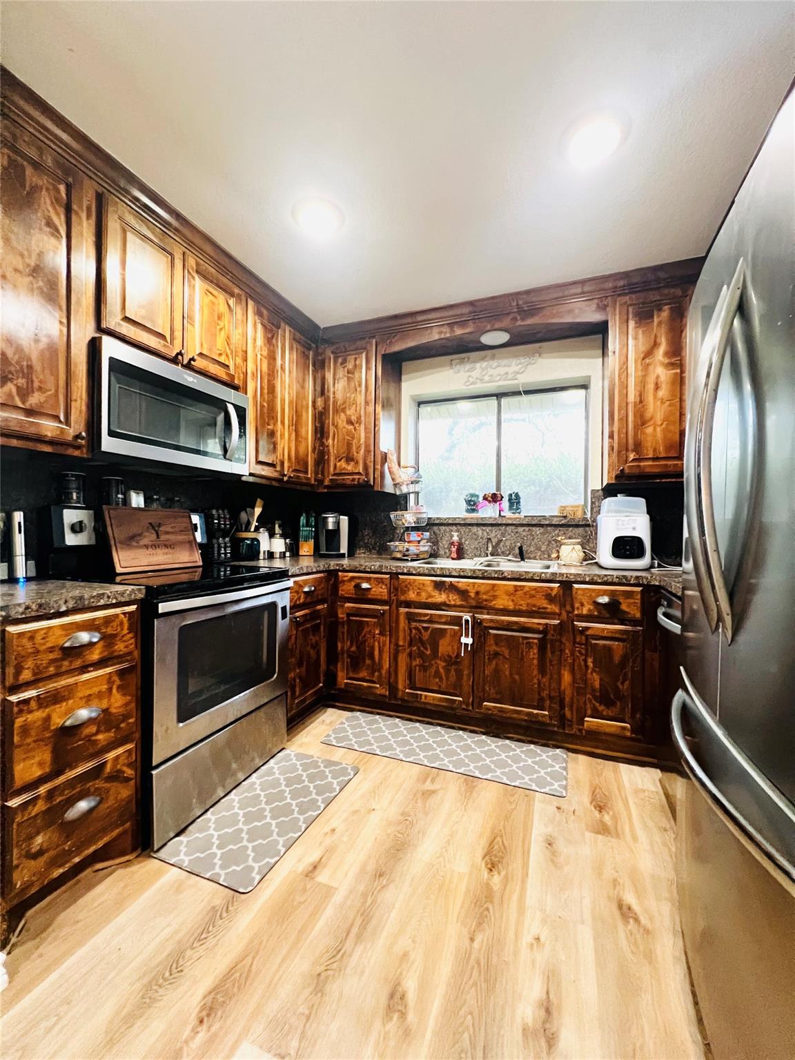 1904 N Hoover Ave, Cameron, TX 76520