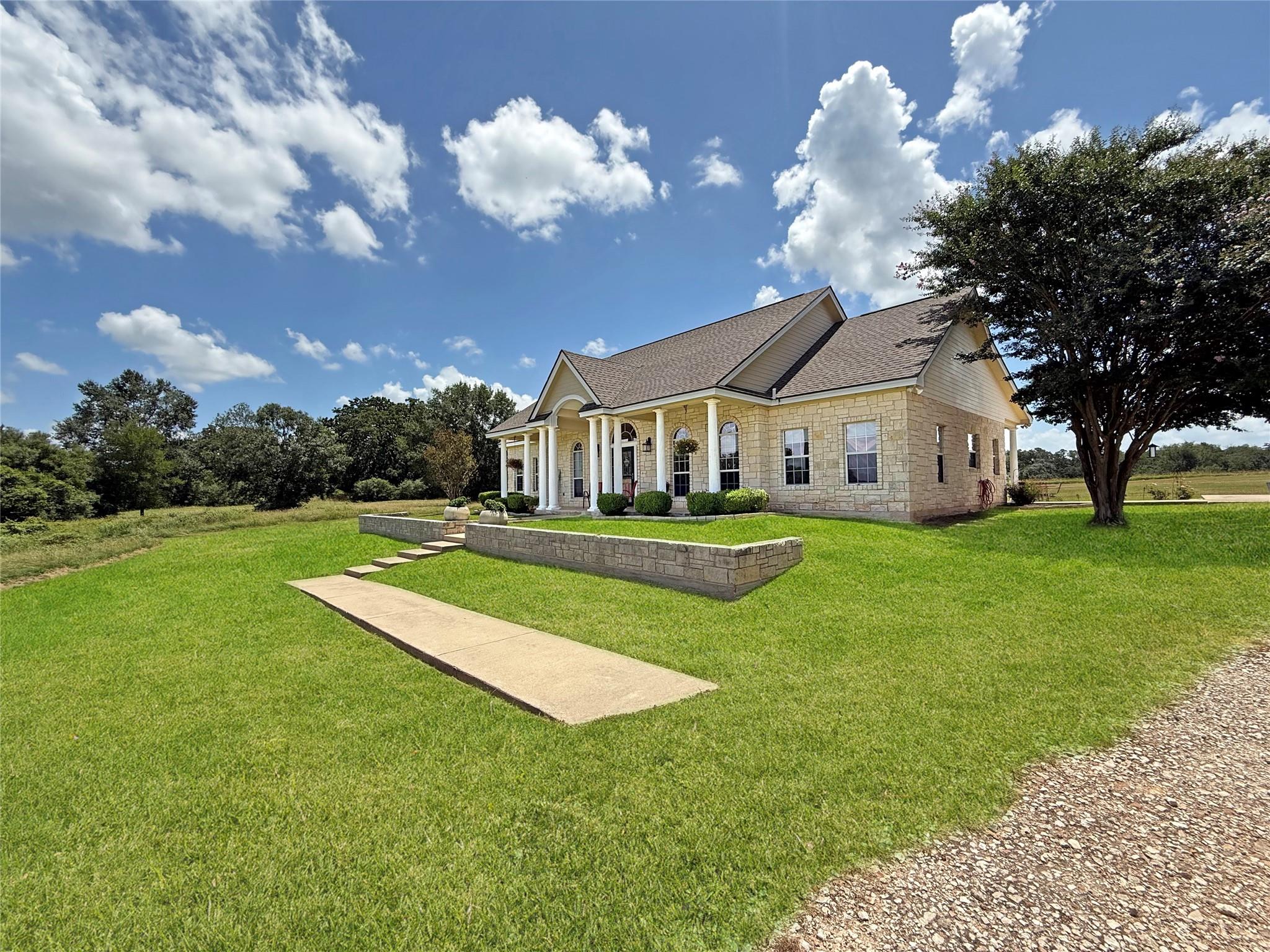 1611 W Fm 696, Lexington, TX 78947
