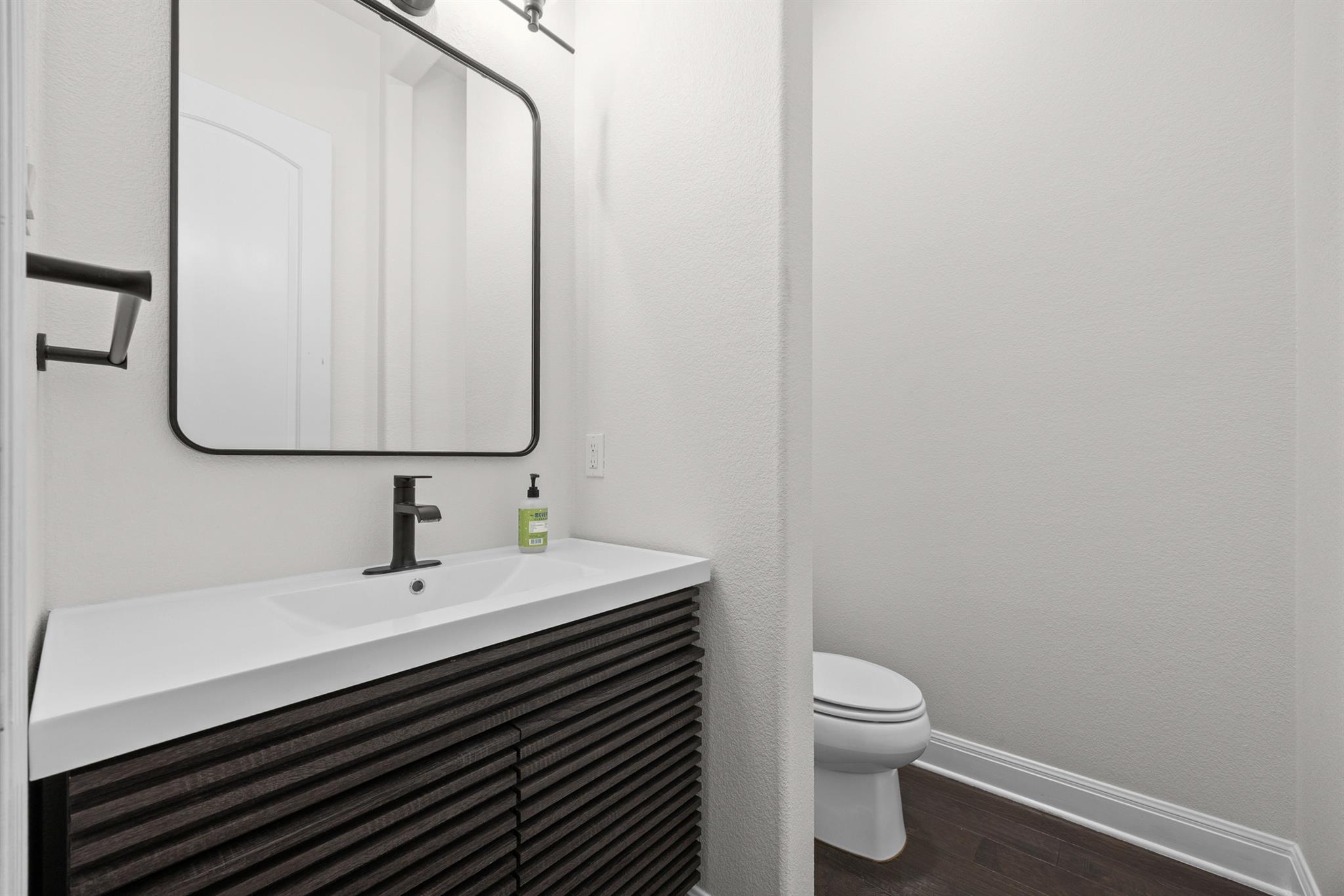 2300 Lakehurst Rd, Spicewood, TX 78669