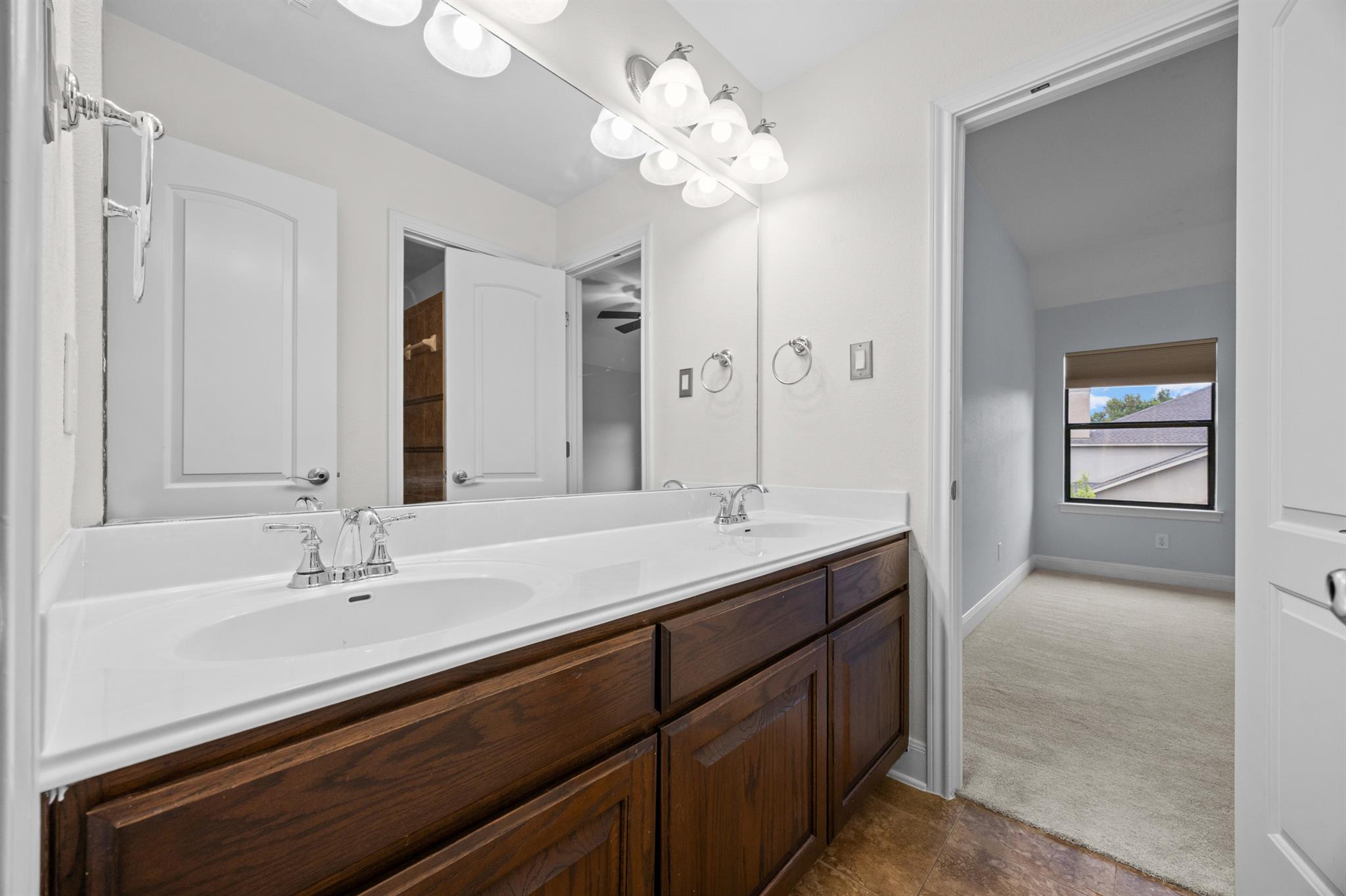 2300 Lakehurst Rd, Spicewood, TX 78669