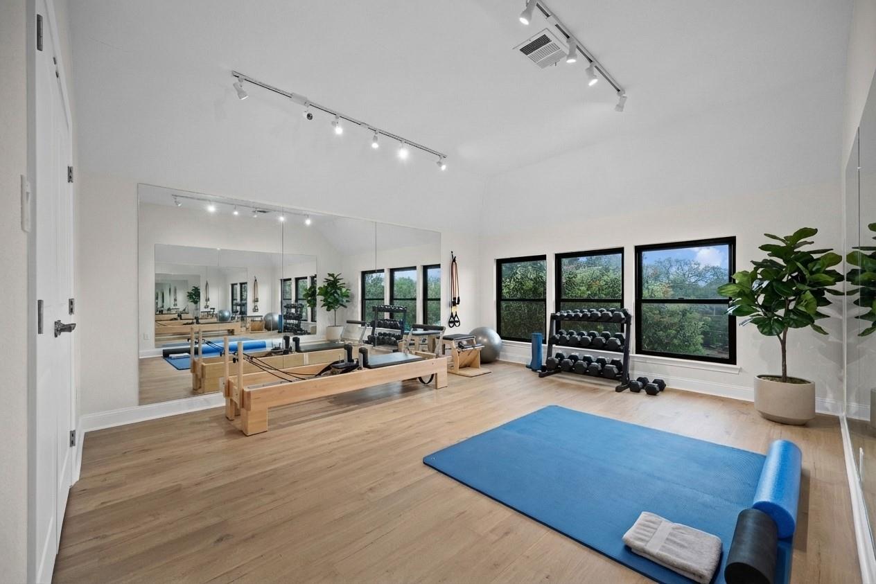 2300 Lakehurst Rd, Spicewood, TX 78669