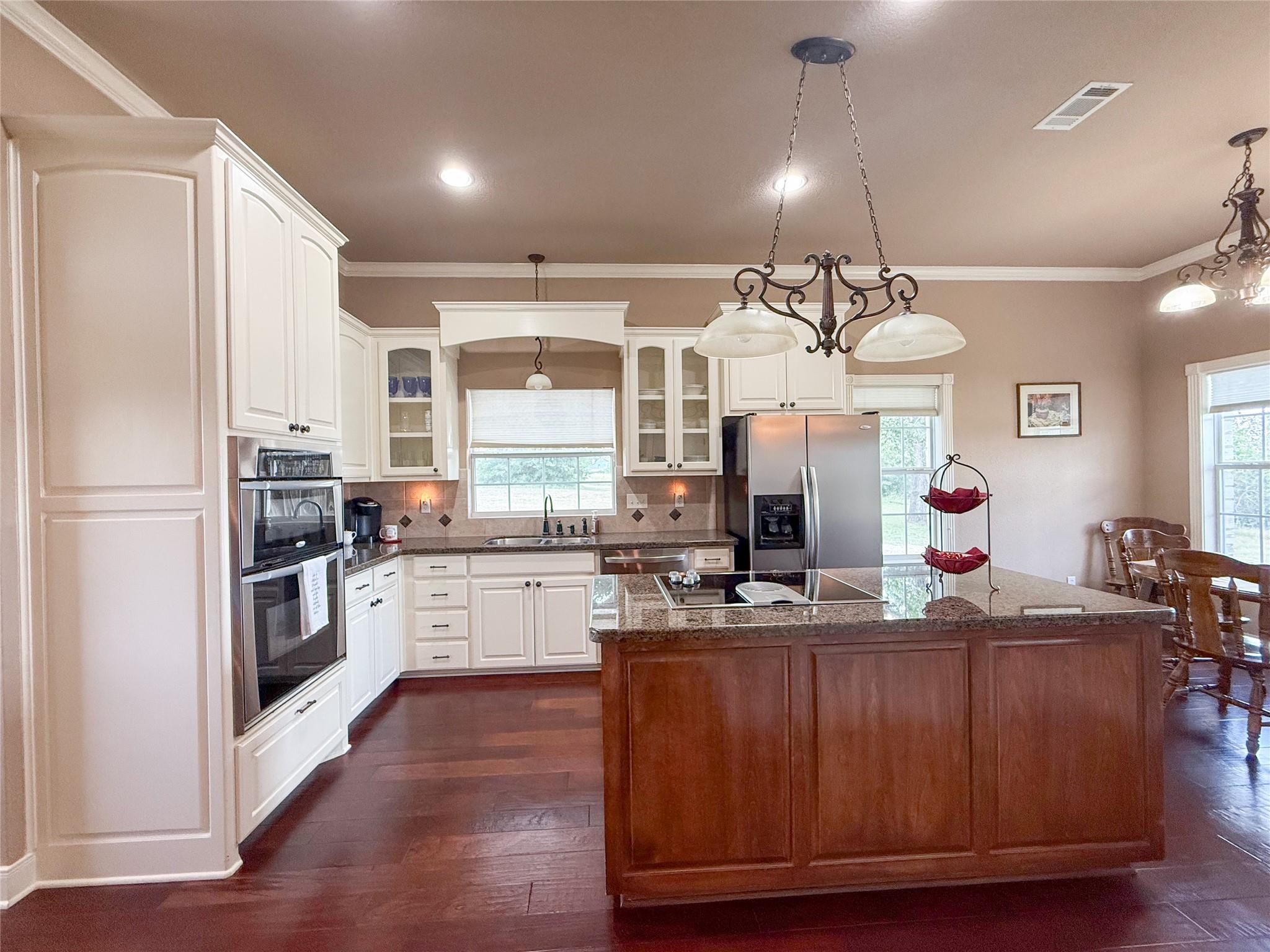 1611 W Fm 696, Lexington, TX 78947