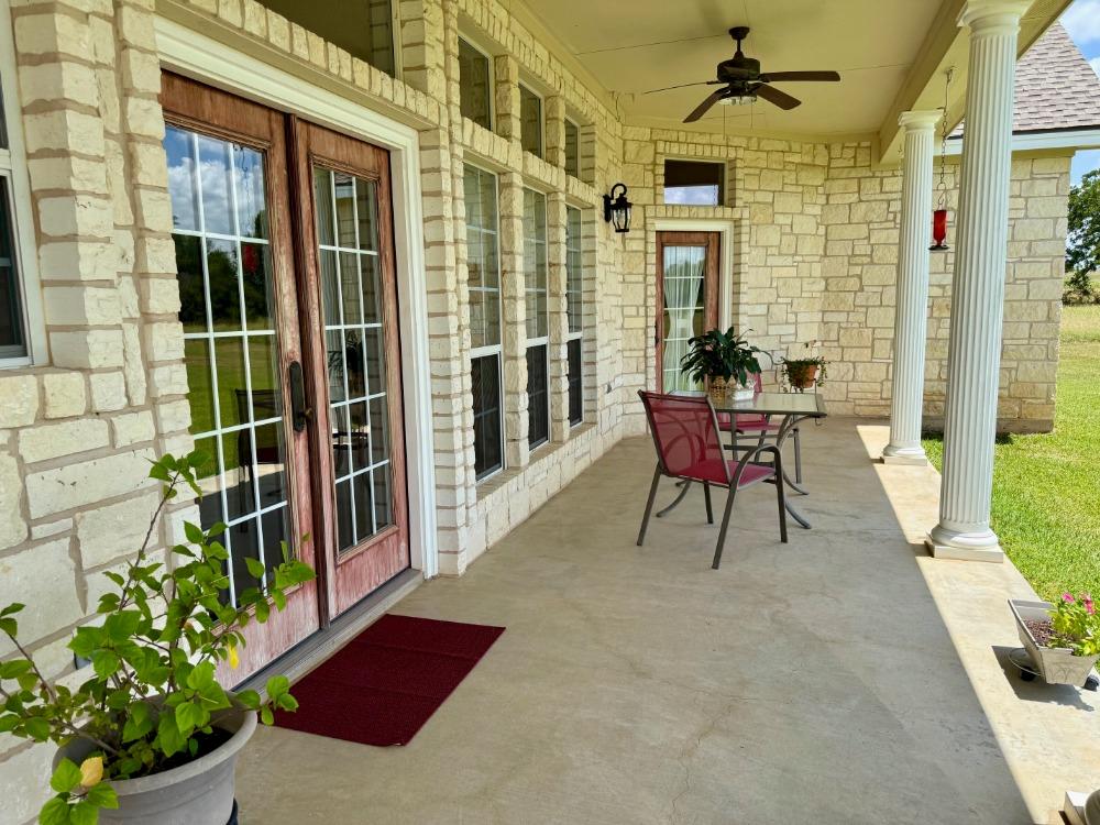 1611 W Fm 696, Lexington, TX 78947