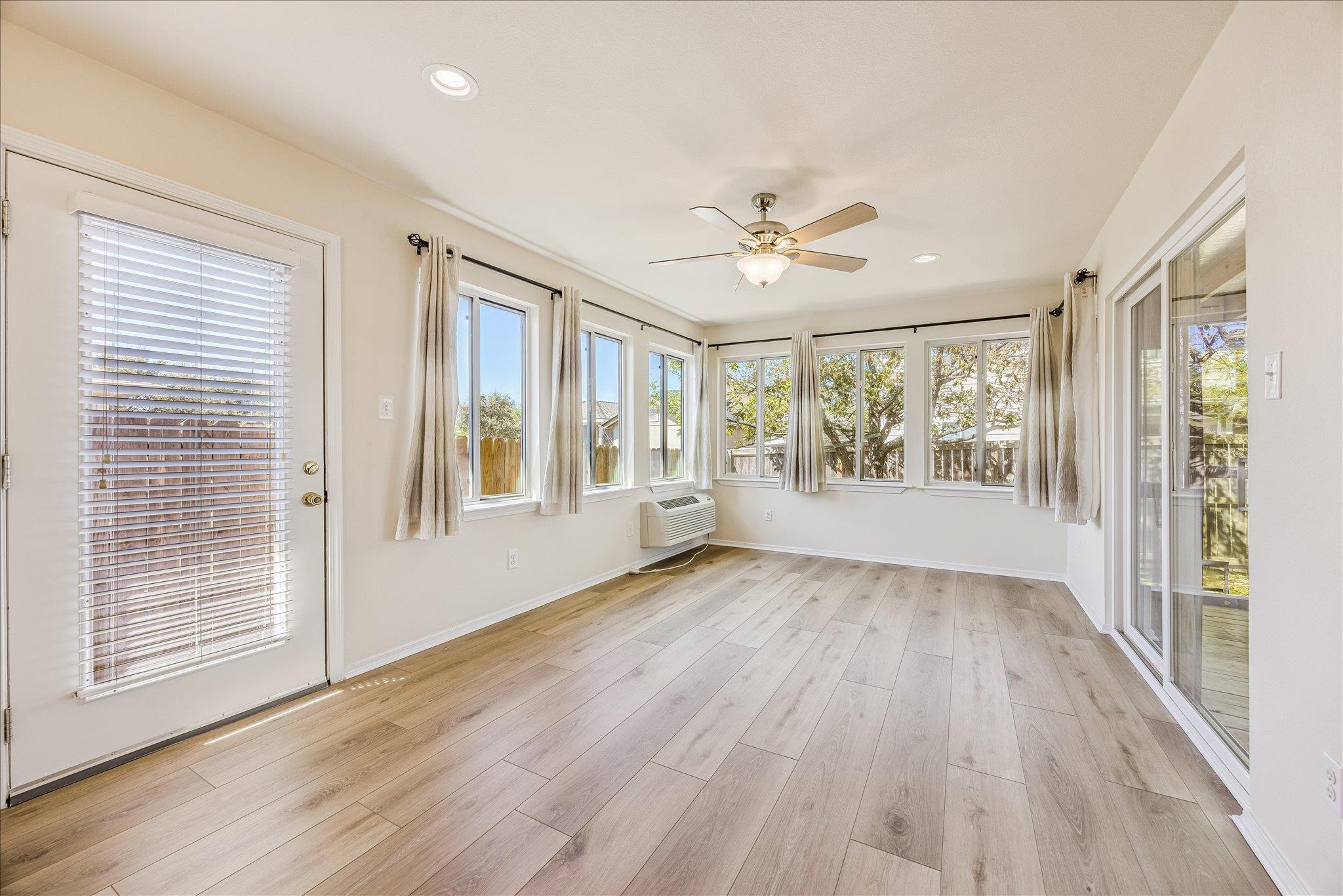 5936 Los Dios Pl, Del Valle, TX 78617