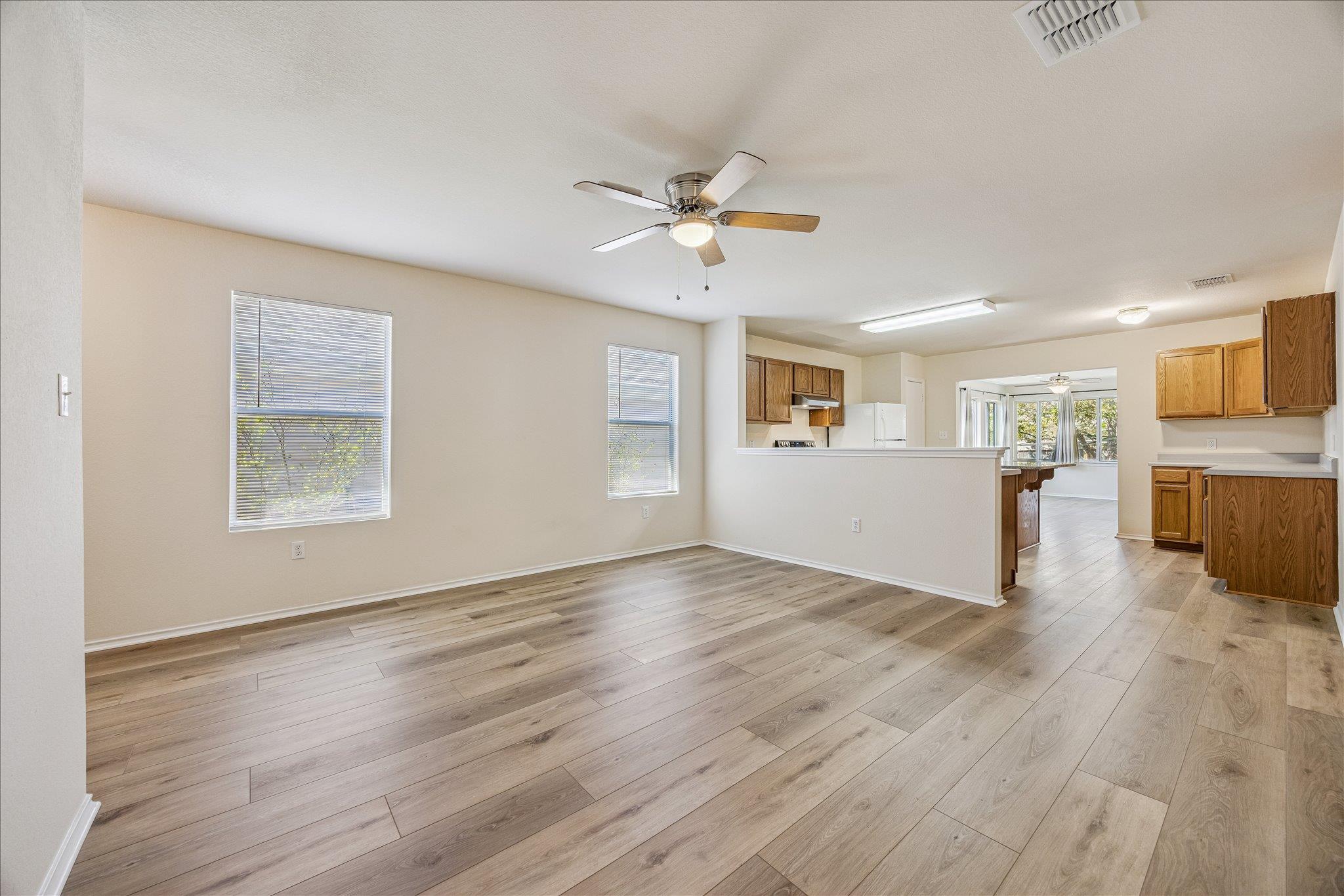 5936 Los Dios Pl, Del Valle, TX 78617