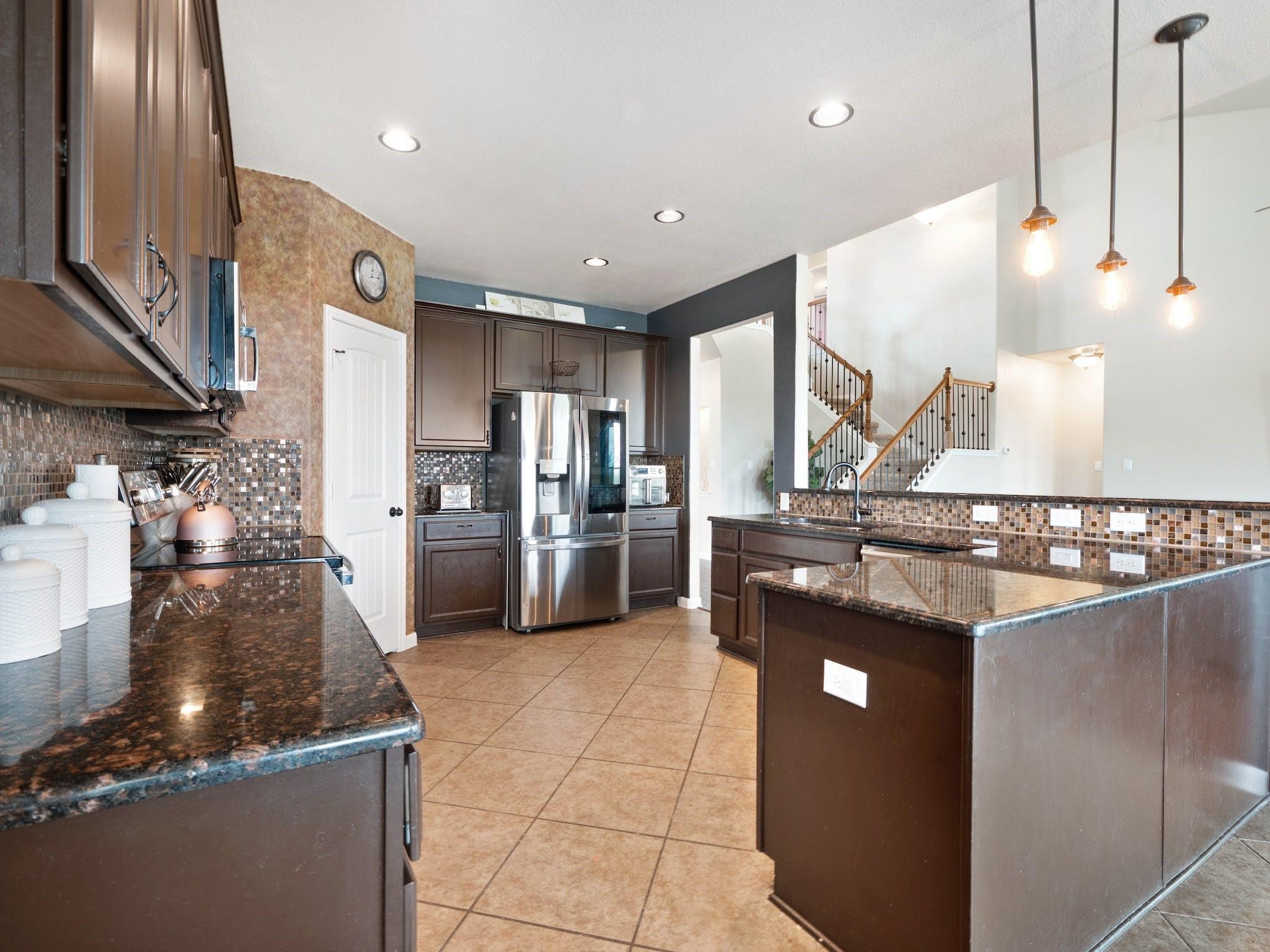 17903 Linkhill Dr, Dripping Springs, TX 78620