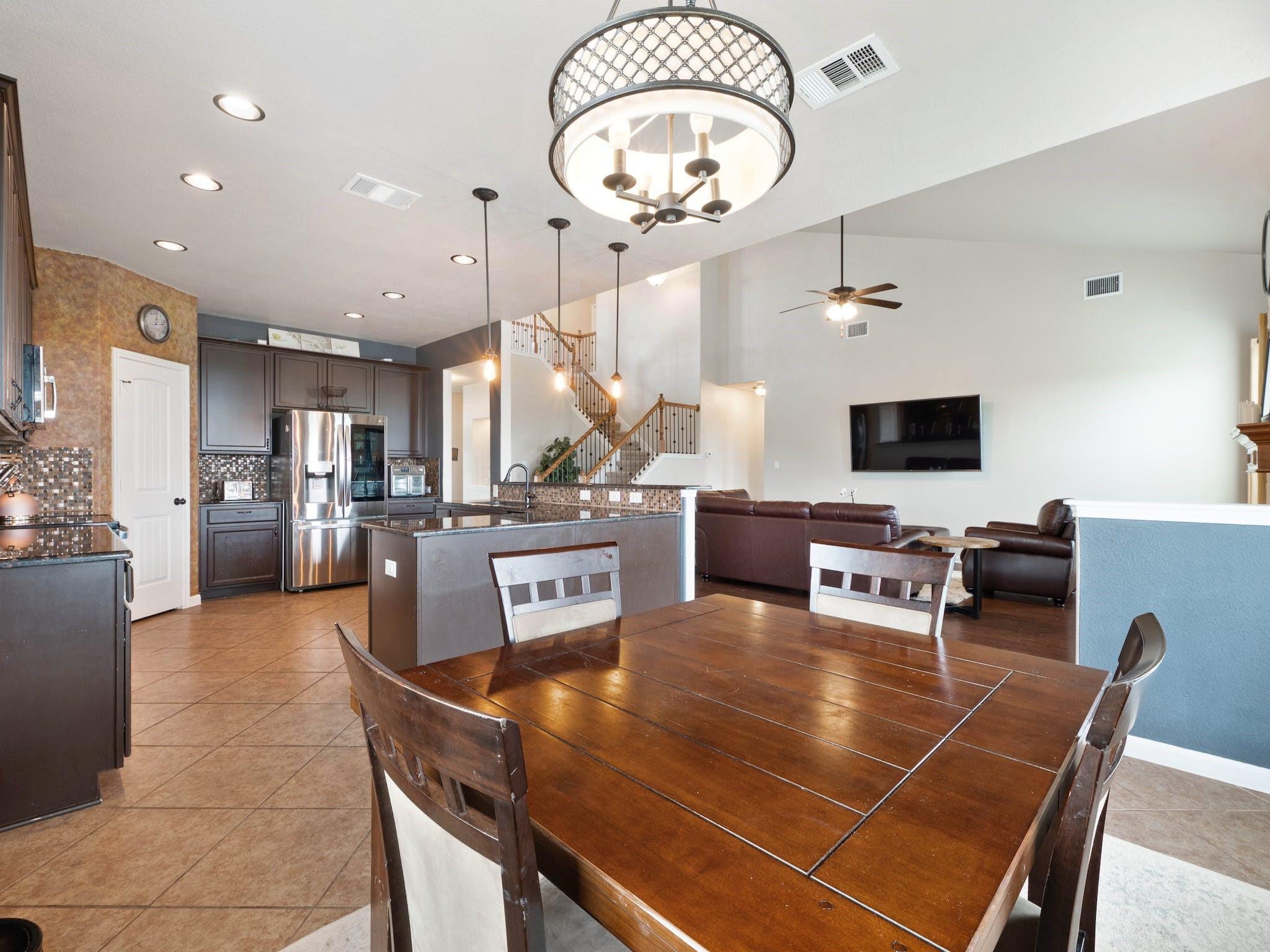 17903 Linkhill Dr, Dripping Springs, TX 78620