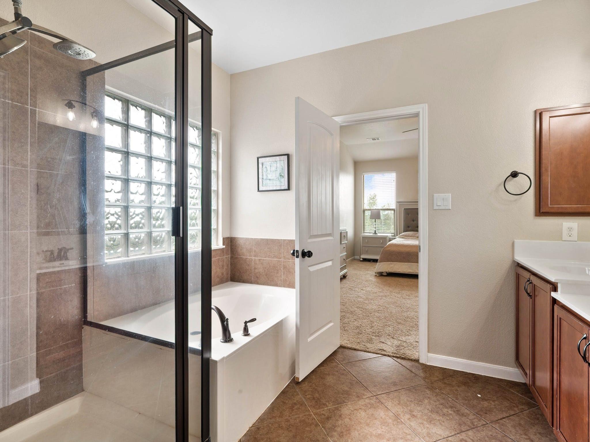 17903 Linkhill Dr, Dripping Springs, TX 78620