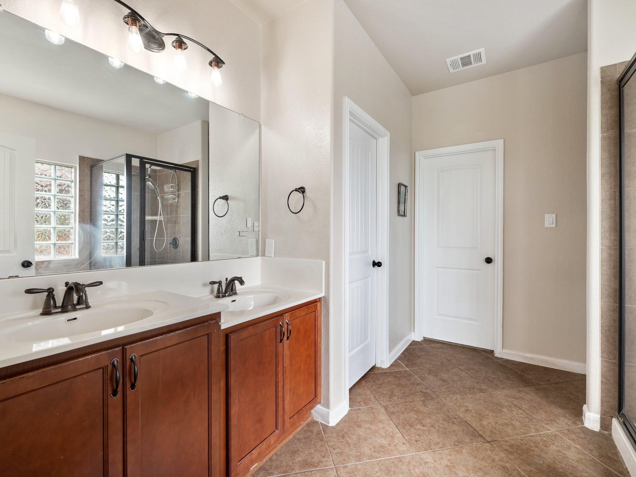 17903 Linkhill Dr, Dripping Springs, TX 78620