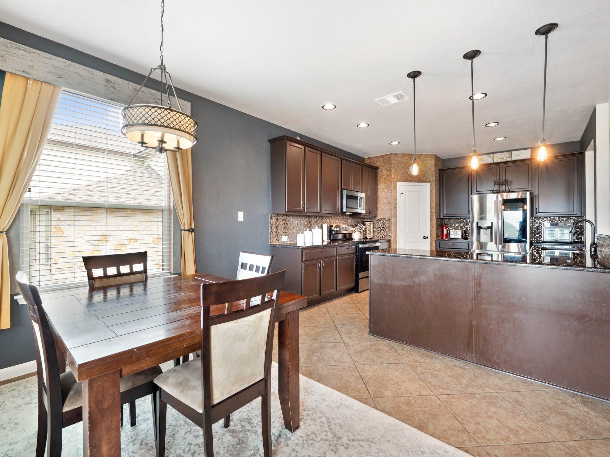 17903 Linkhill Dr, Dripping Springs, TX 78620