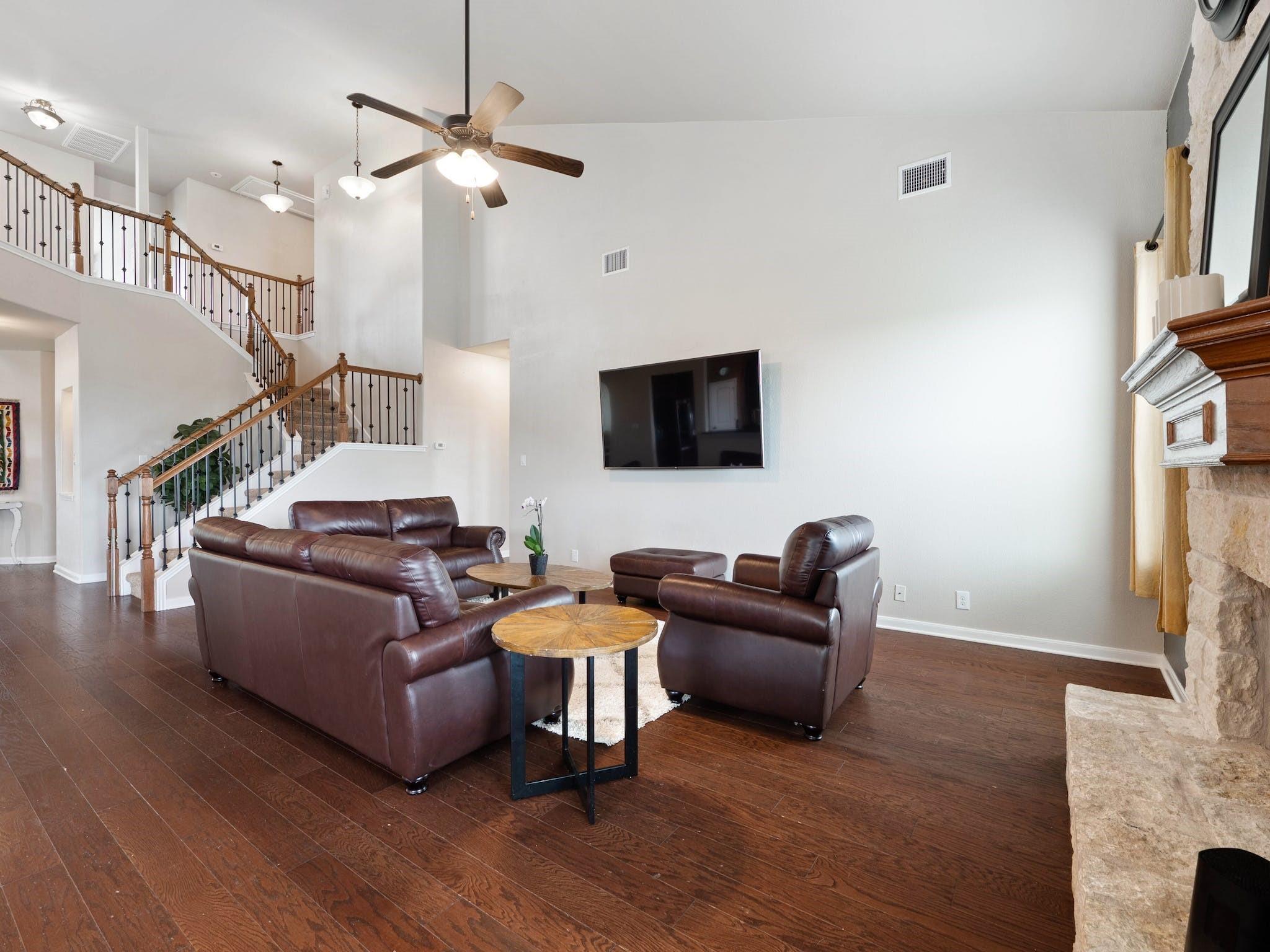 17903 Linkhill Dr, Dripping Springs, TX 78620