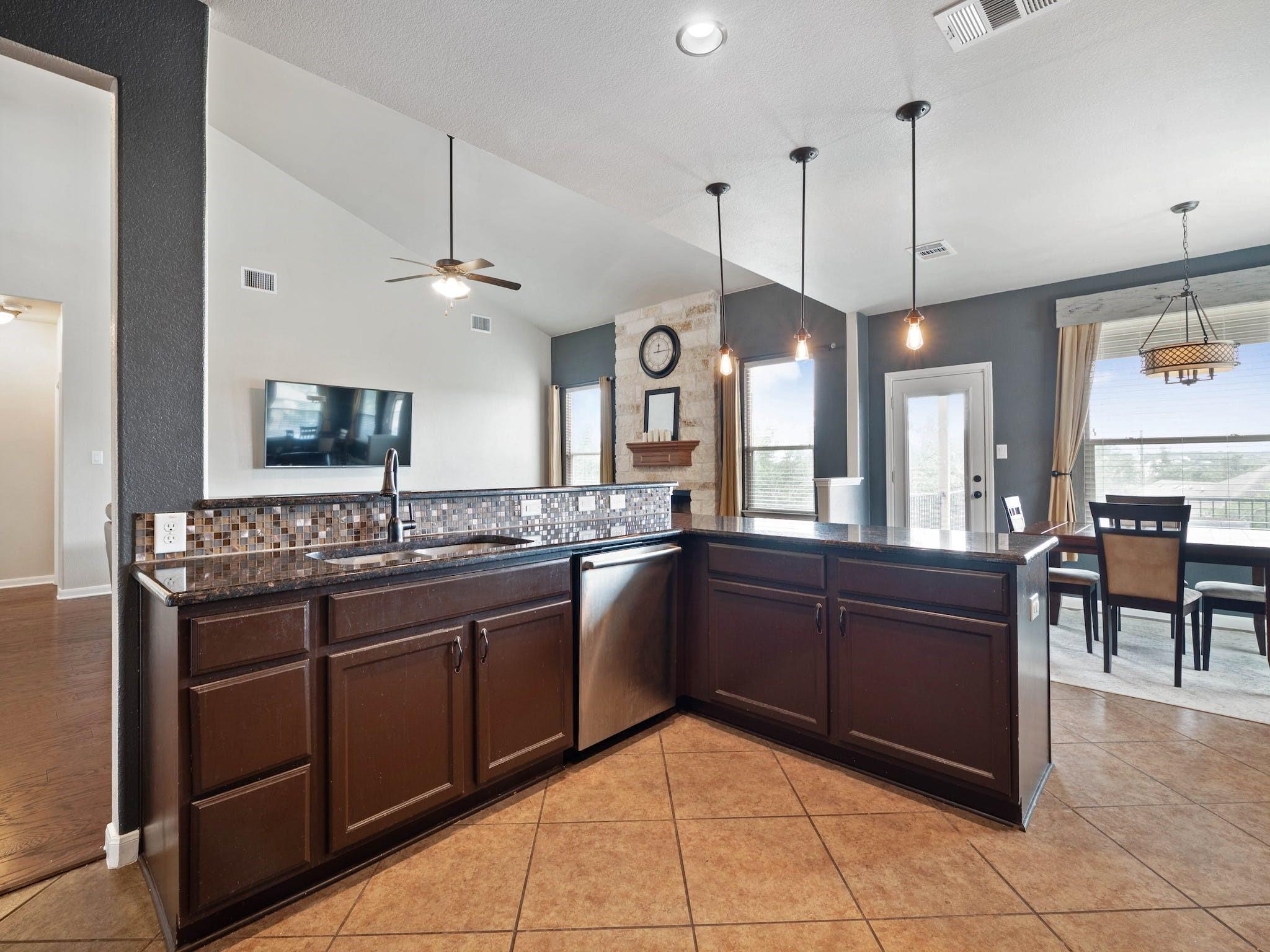 17903 Linkhill Dr, Dripping Springs, TX 78620