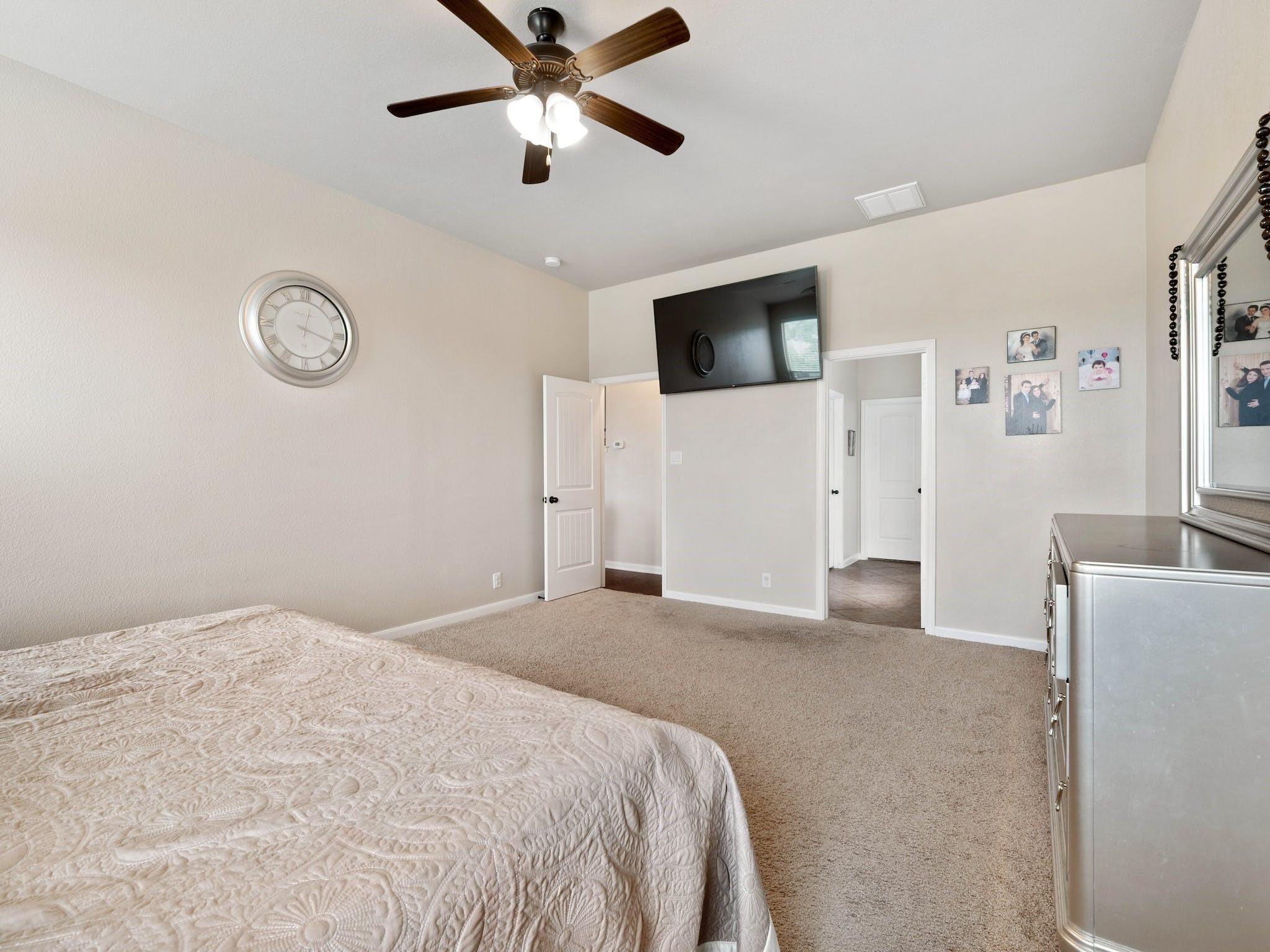 17903 Linkhill Dr, Dripping Springs, TX 78620