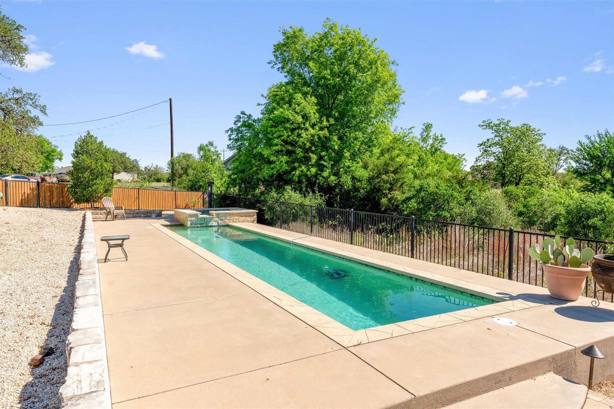 404 Skyline Rd, Georgetown, TX 78628