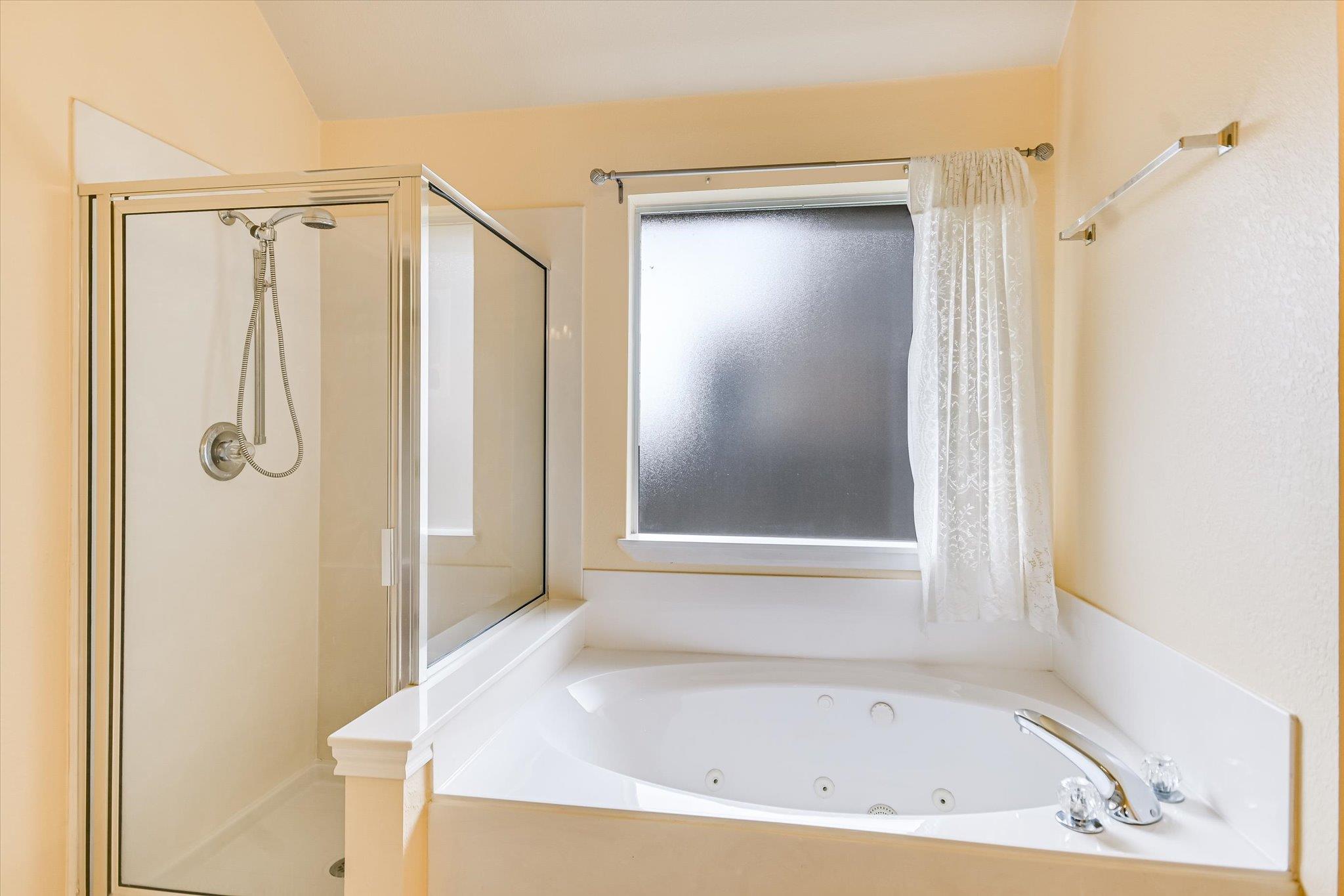 802 Sykes Ct, Pflugerville, TX 78660