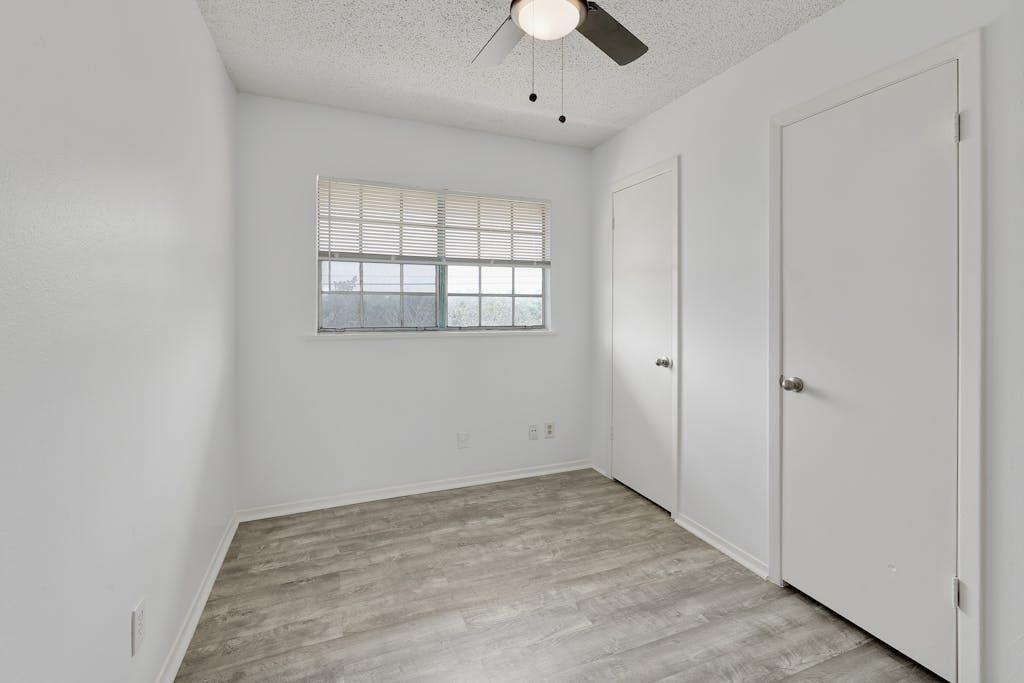 5211 Thunderbird St # B, Lago Vista, TX 78645