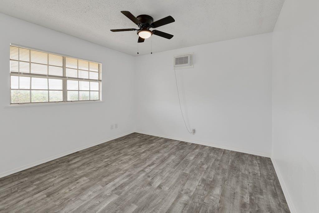 5211 Thunderbird St # B, Lago Vista, TX 78645