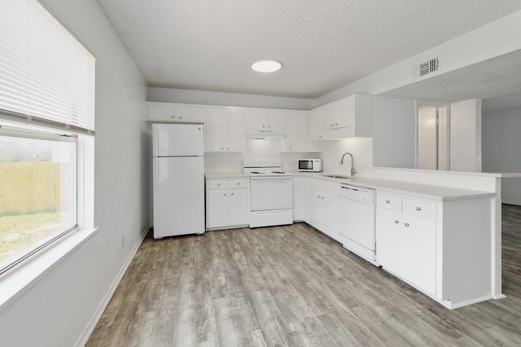 5211 Thunderbird St # B, Lago Vista, TX 78645