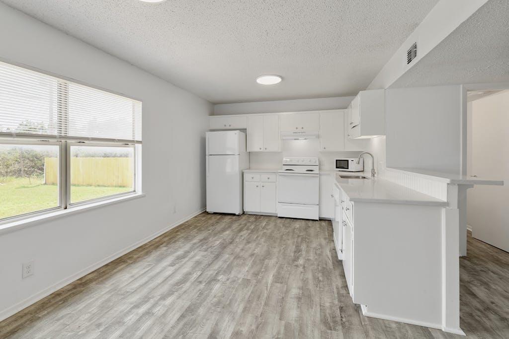 5211 Thunderbird St # B, Lago Vista, TX 78645