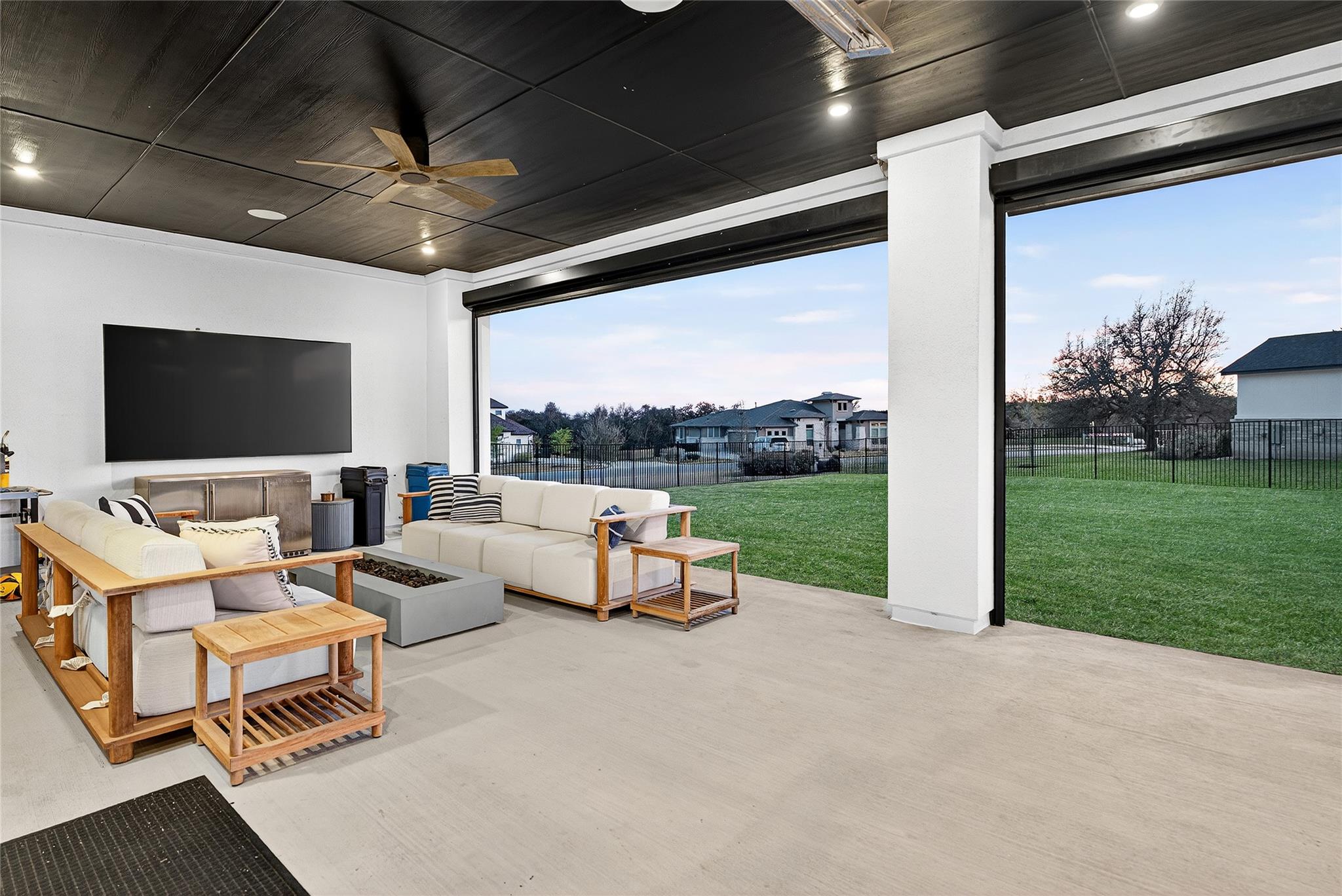 404 Prairie Clover Dr, Dripping Springs, TX 78620