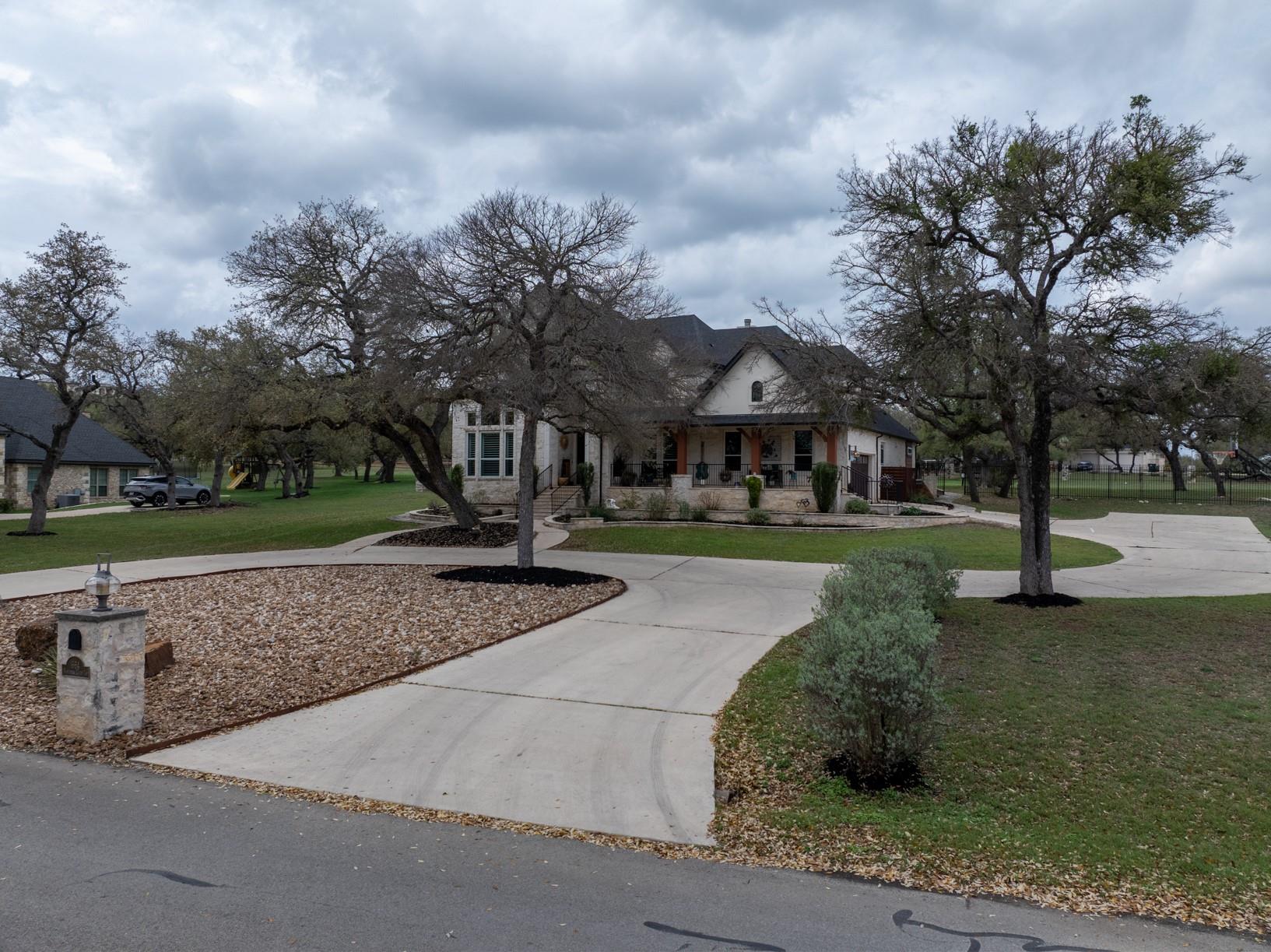 664 Ranchers Club Ln, Driftwood, TX 78619