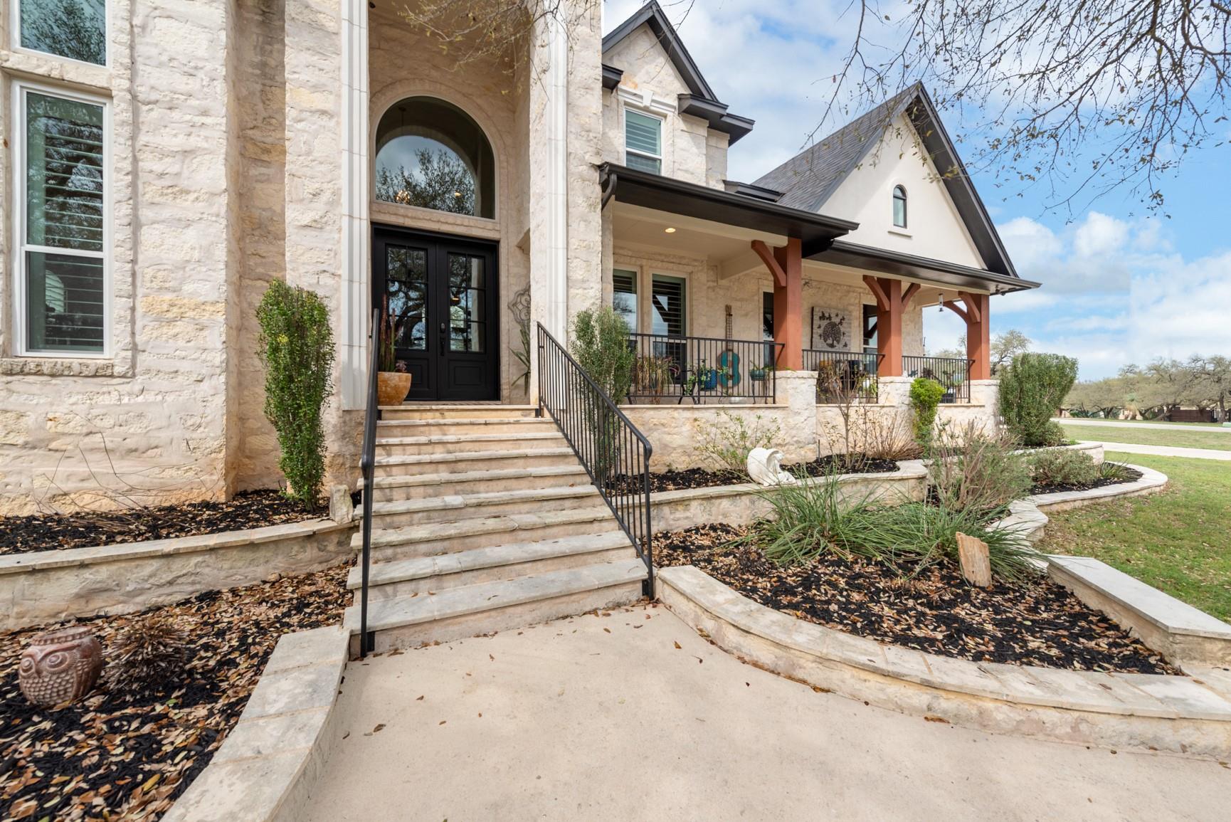 664 Ranchers Club Ln, Driftwood, TX 78619