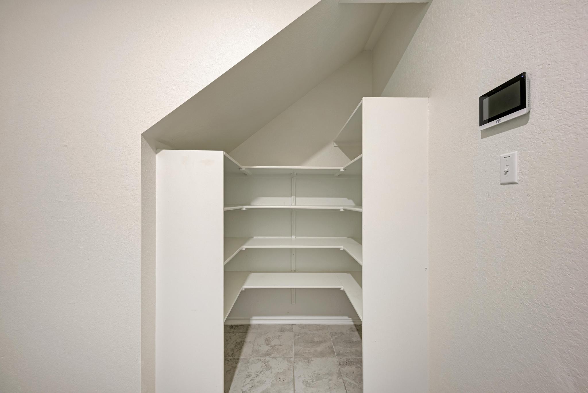 521 Lady Swiss Ln, Hutto, TX 78634