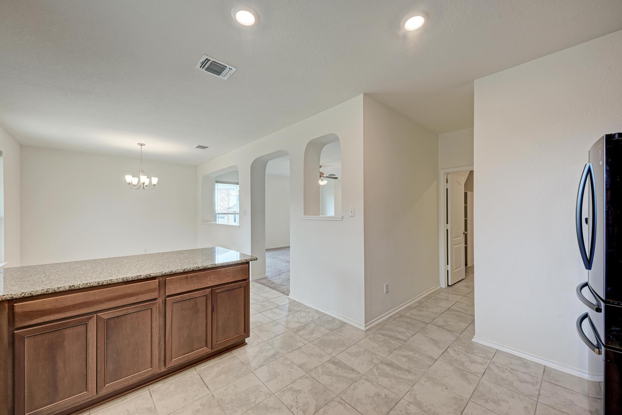 521 Lady Swiss Ln, Hutto, TX 78634