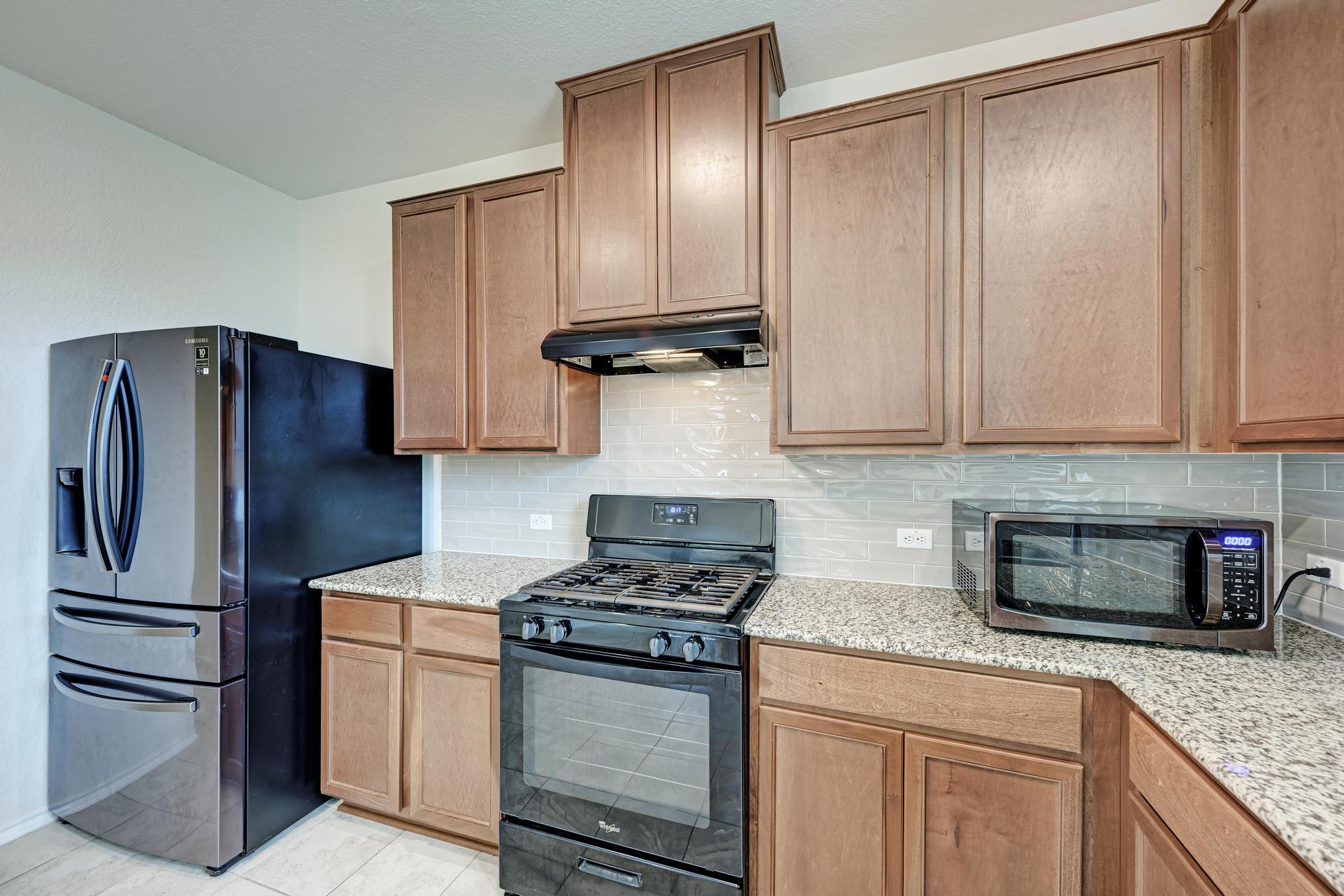 521 Lady Swiss Ln, Hutto, TX 78634