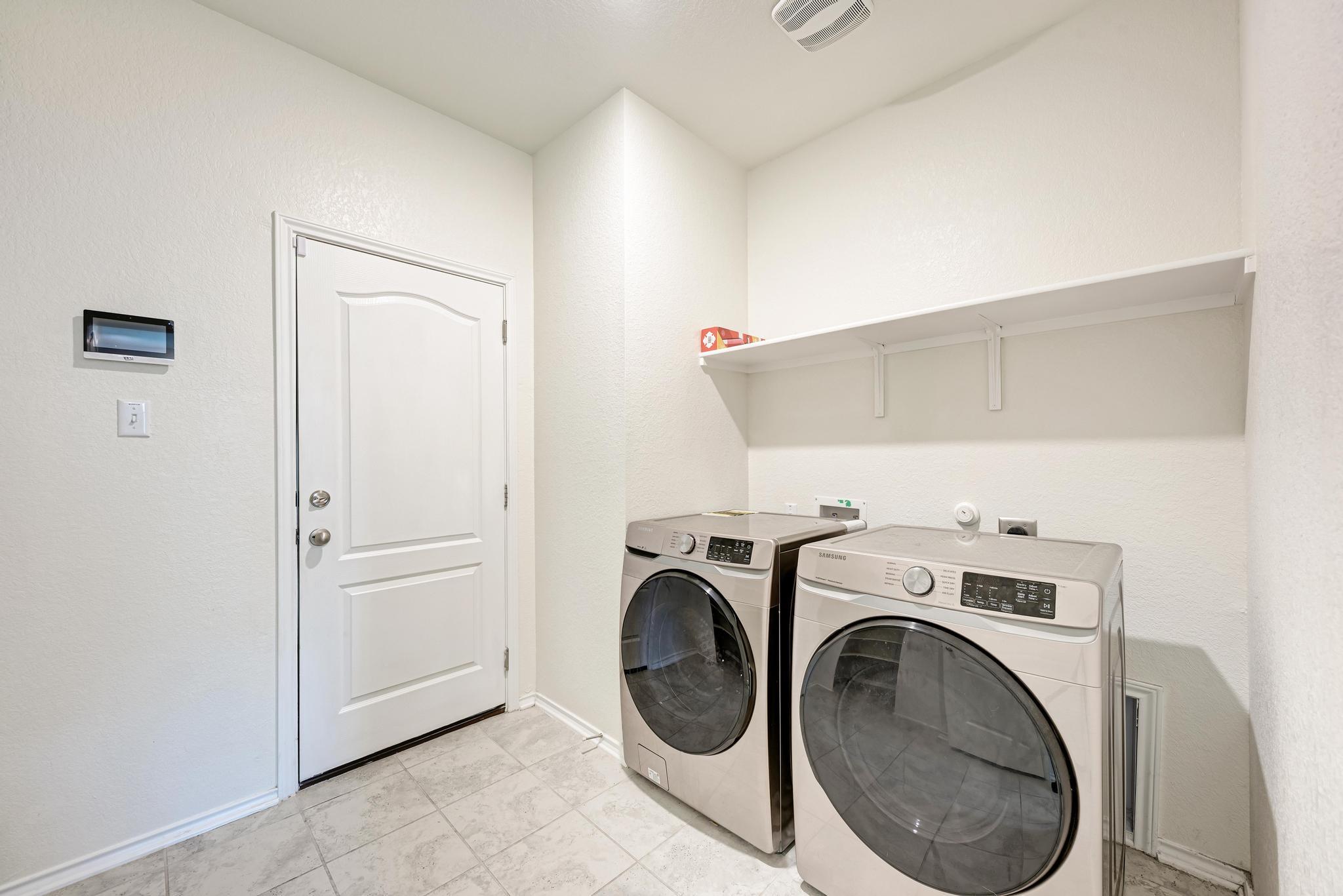 521 Lady Swiss Ln, Hutto, TX 78634