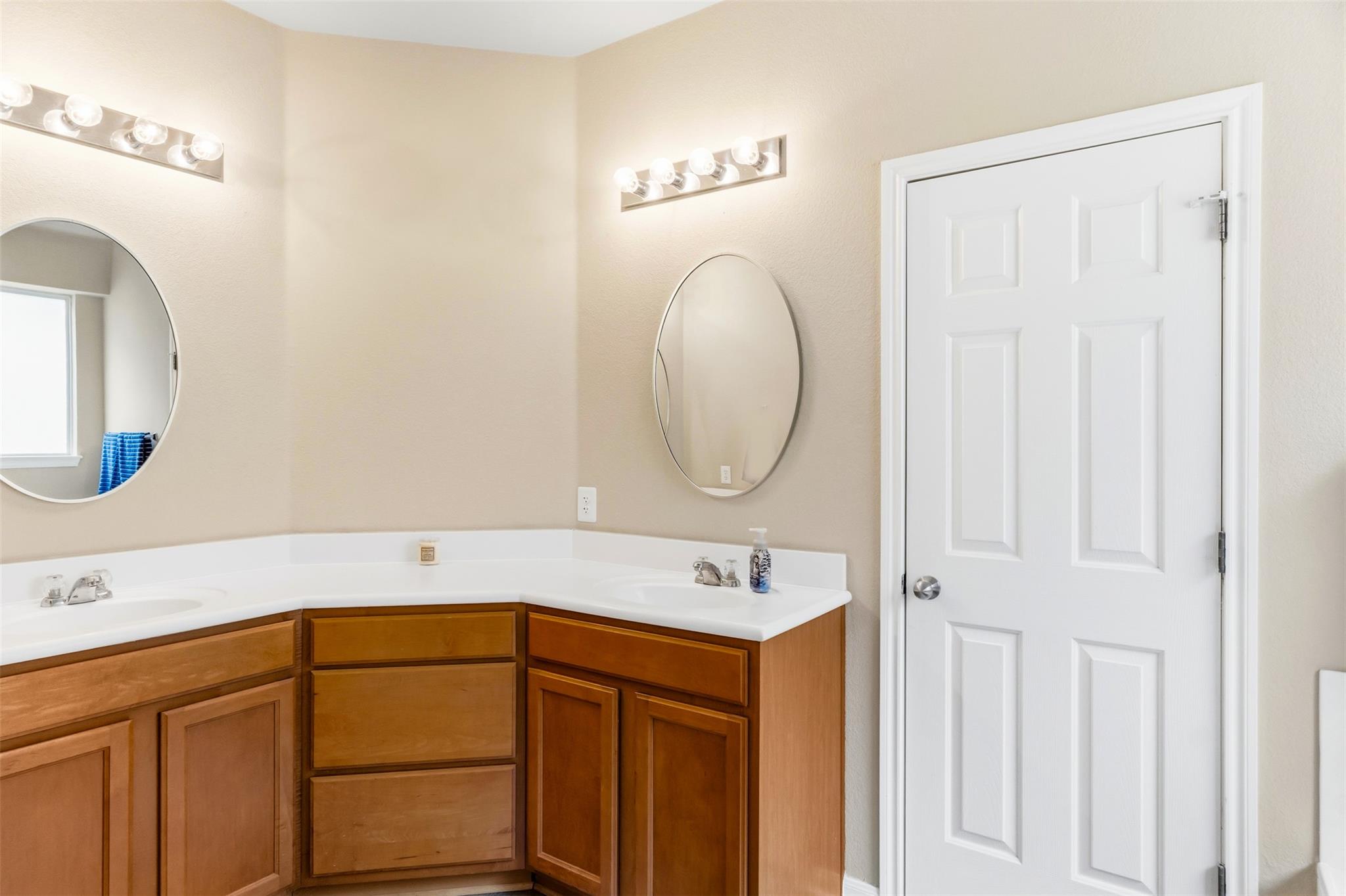 14504 Broadwinged Hawk Dr, Austin, TX 78738