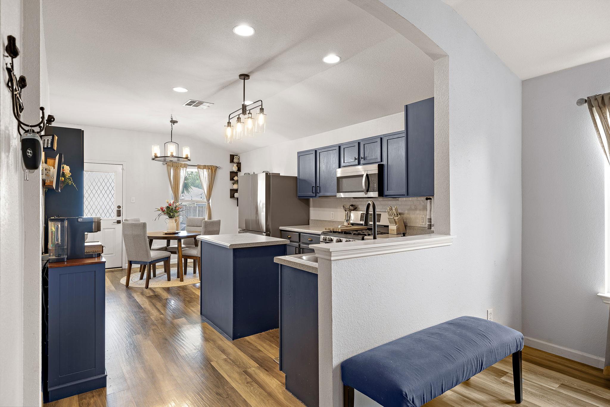 1065 Canada Wild Dr, Buda, TX 78610