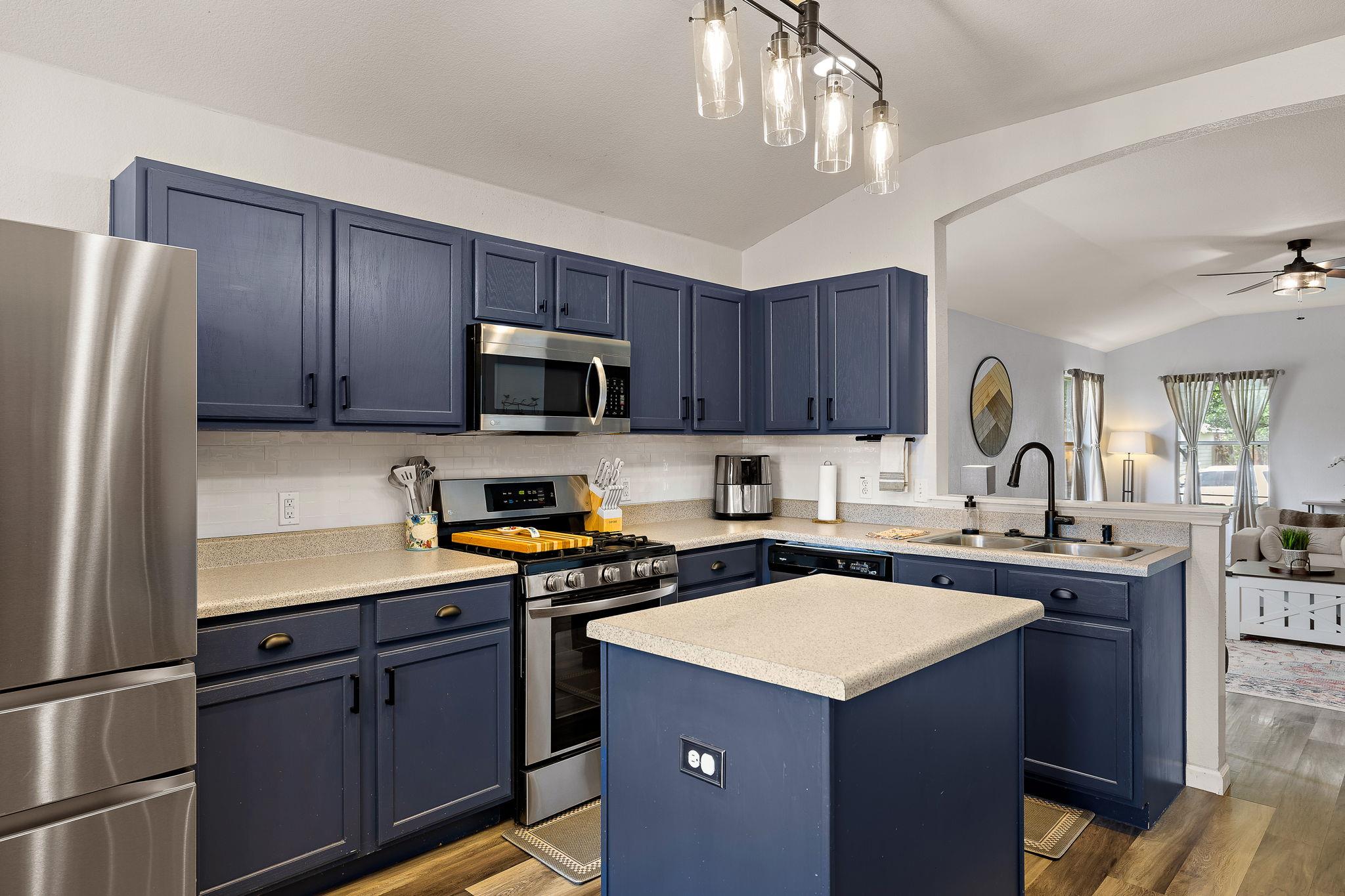 1065 Canada Wild Dr, Buda, TX 78610