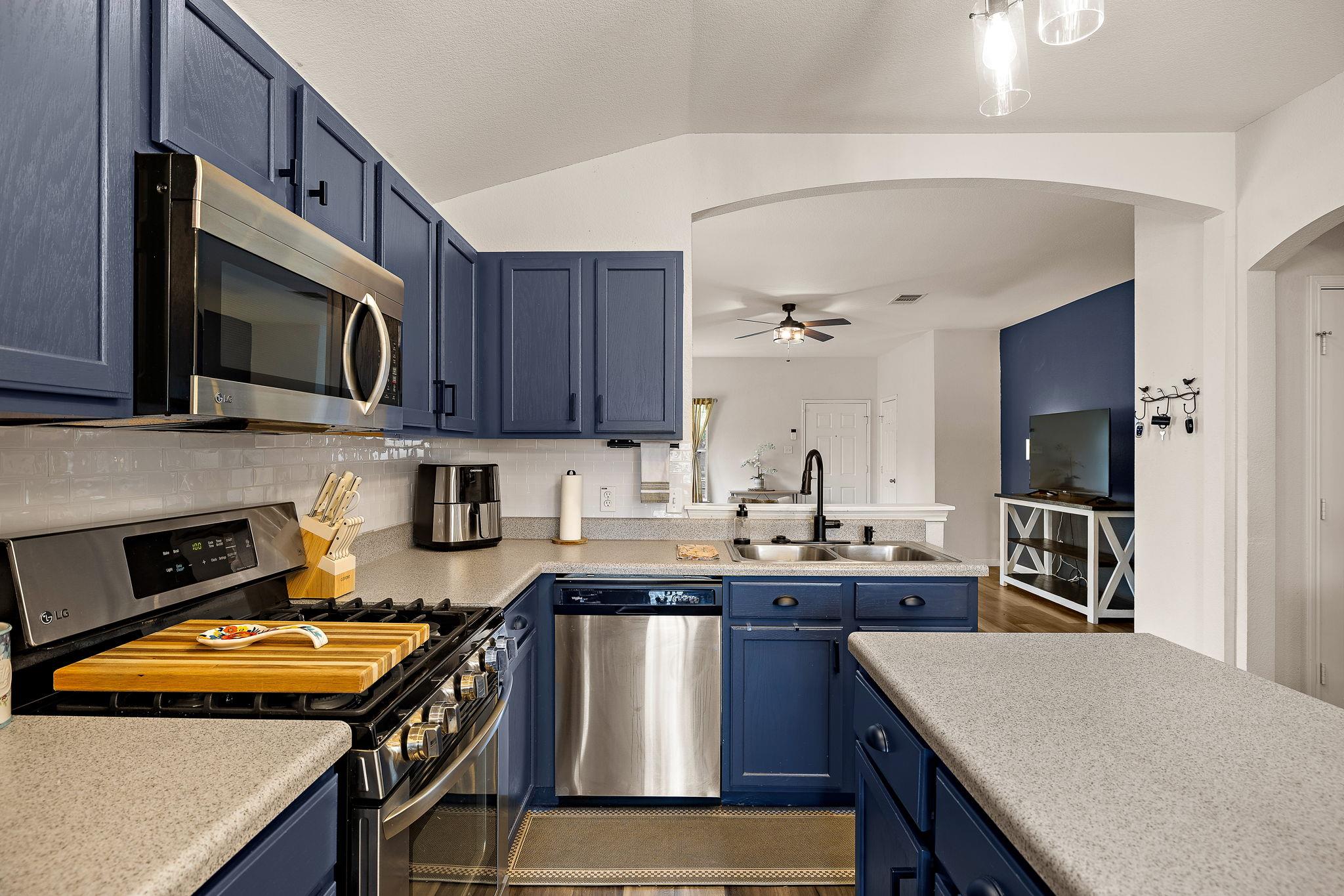 1065 Canada Wild Dr, Buda, TX 78610