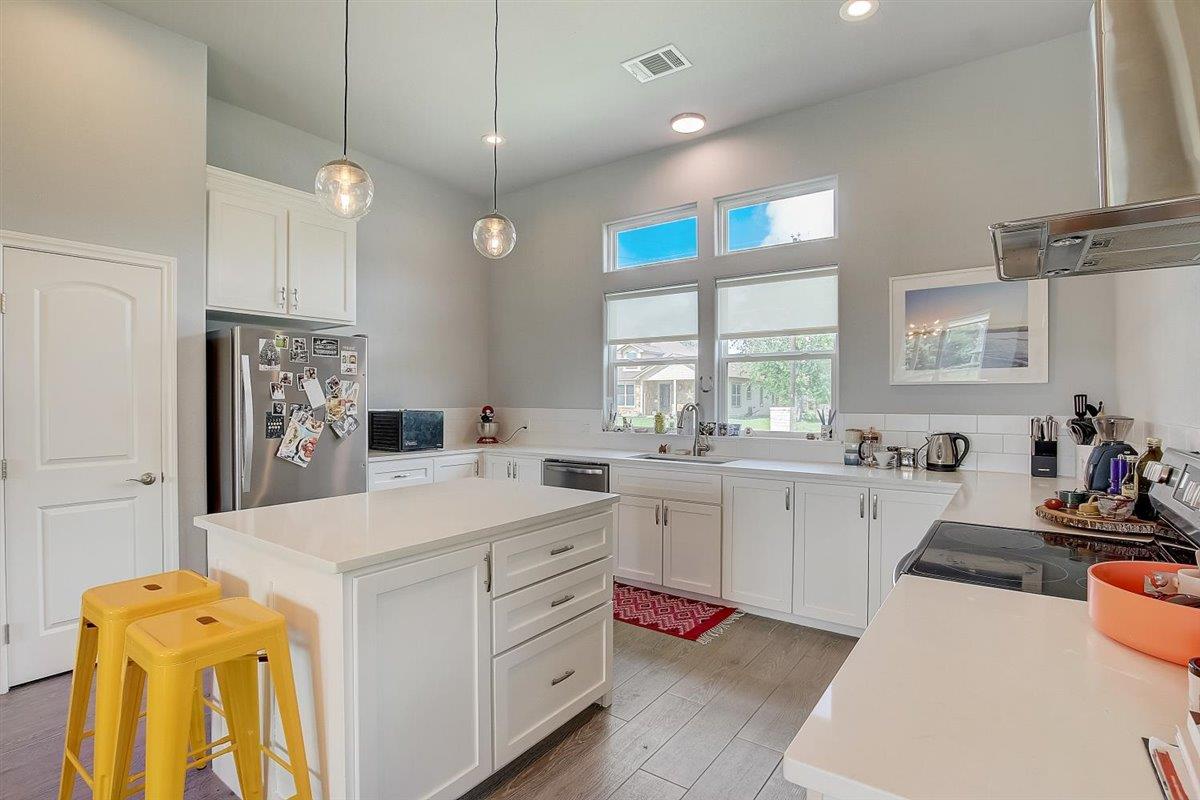 121 Naalehu Ct, Bastrop, TX 78602