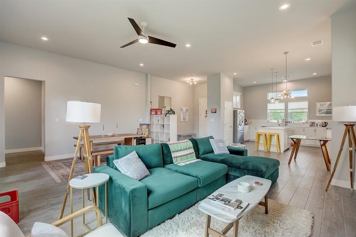 121 Naalehu Ct, Bastrop, TX 78602