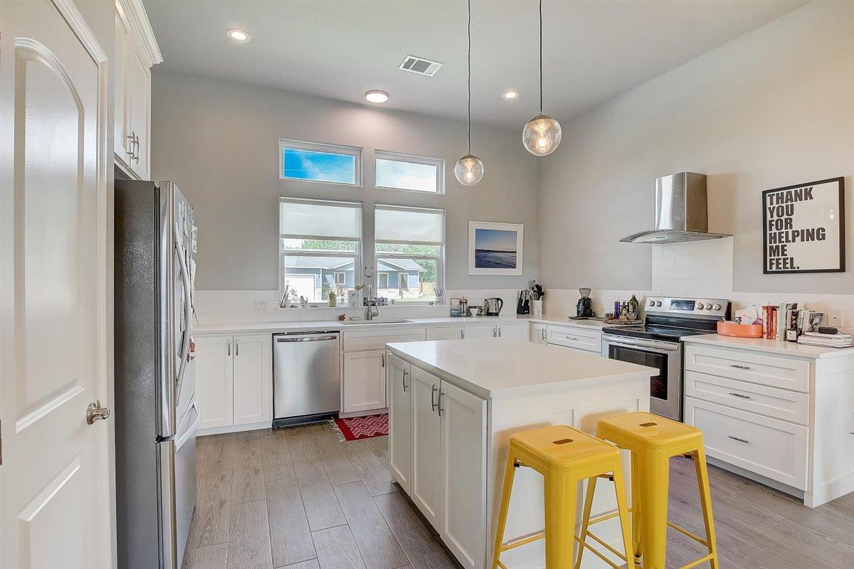 121 Naalehu Ct, Bastrop, TX 78602