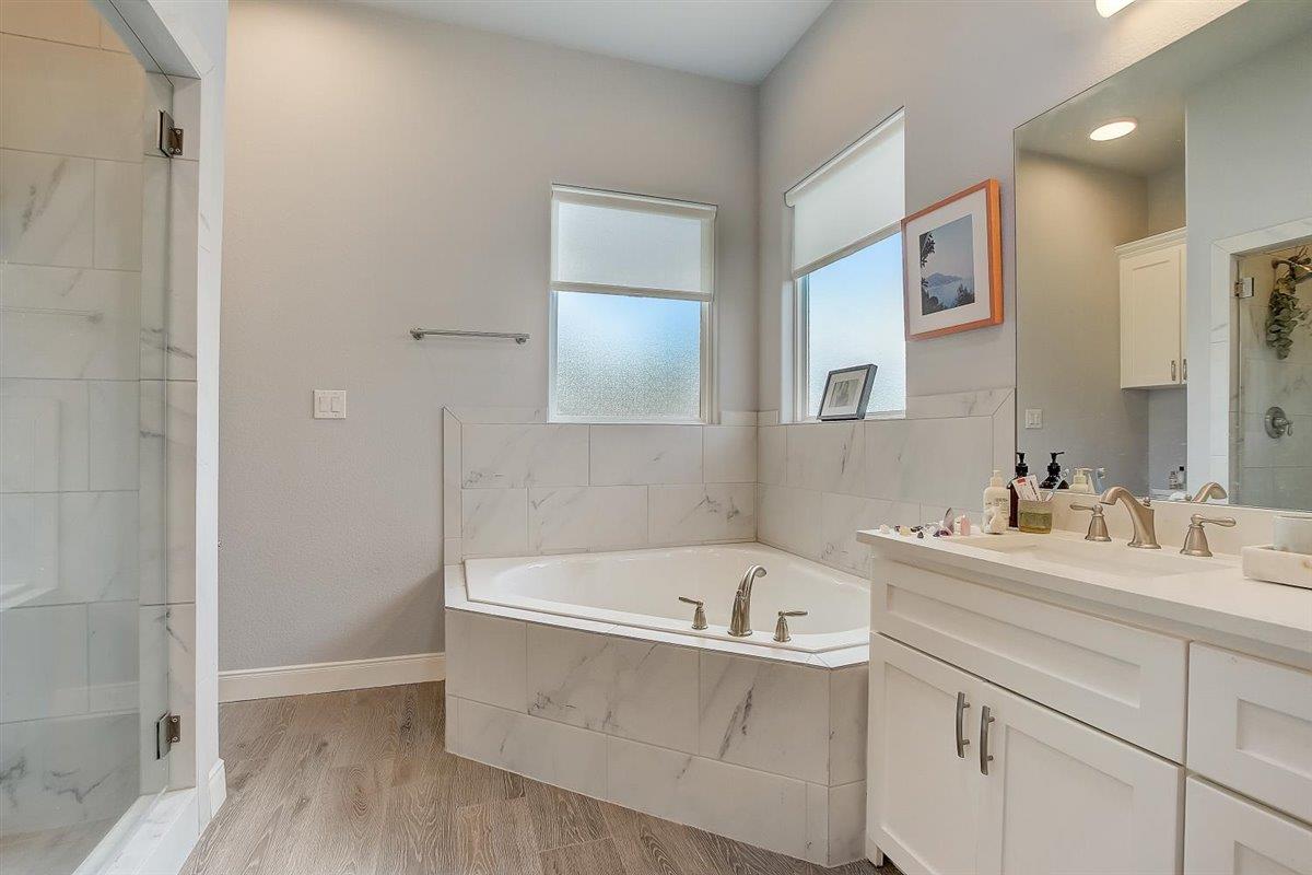 121 Naalehu Ct, Bastrop, TX 78602