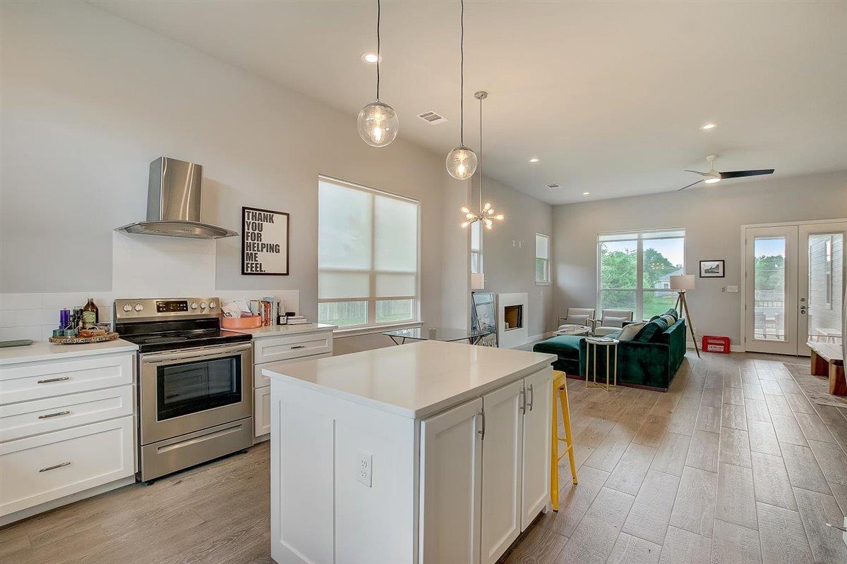 121 Naalehu Ct, Bastrop, TX 78602