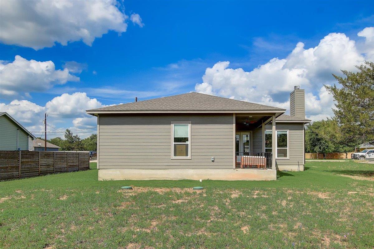 121 Naalehu Ct, Bastrop, TX 78602