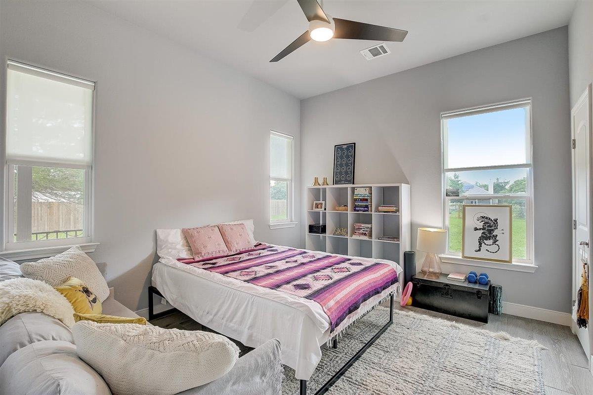 121 Naalehu Ct, Bastrop, TX 78602